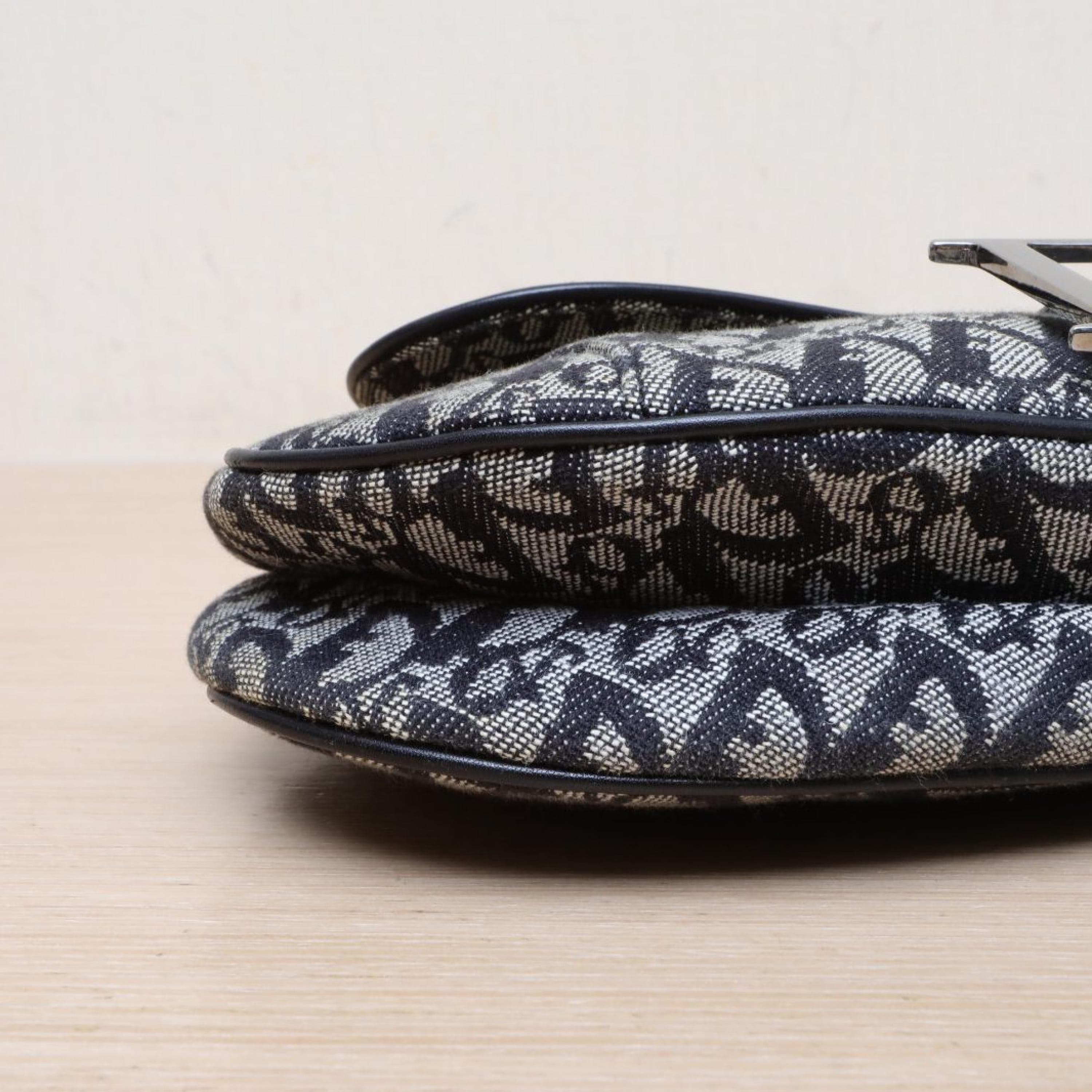 Christian Dior Christian Dior Black leather canvas silver buckle 2002 used saddle bag medium /
No accessories ALC3161