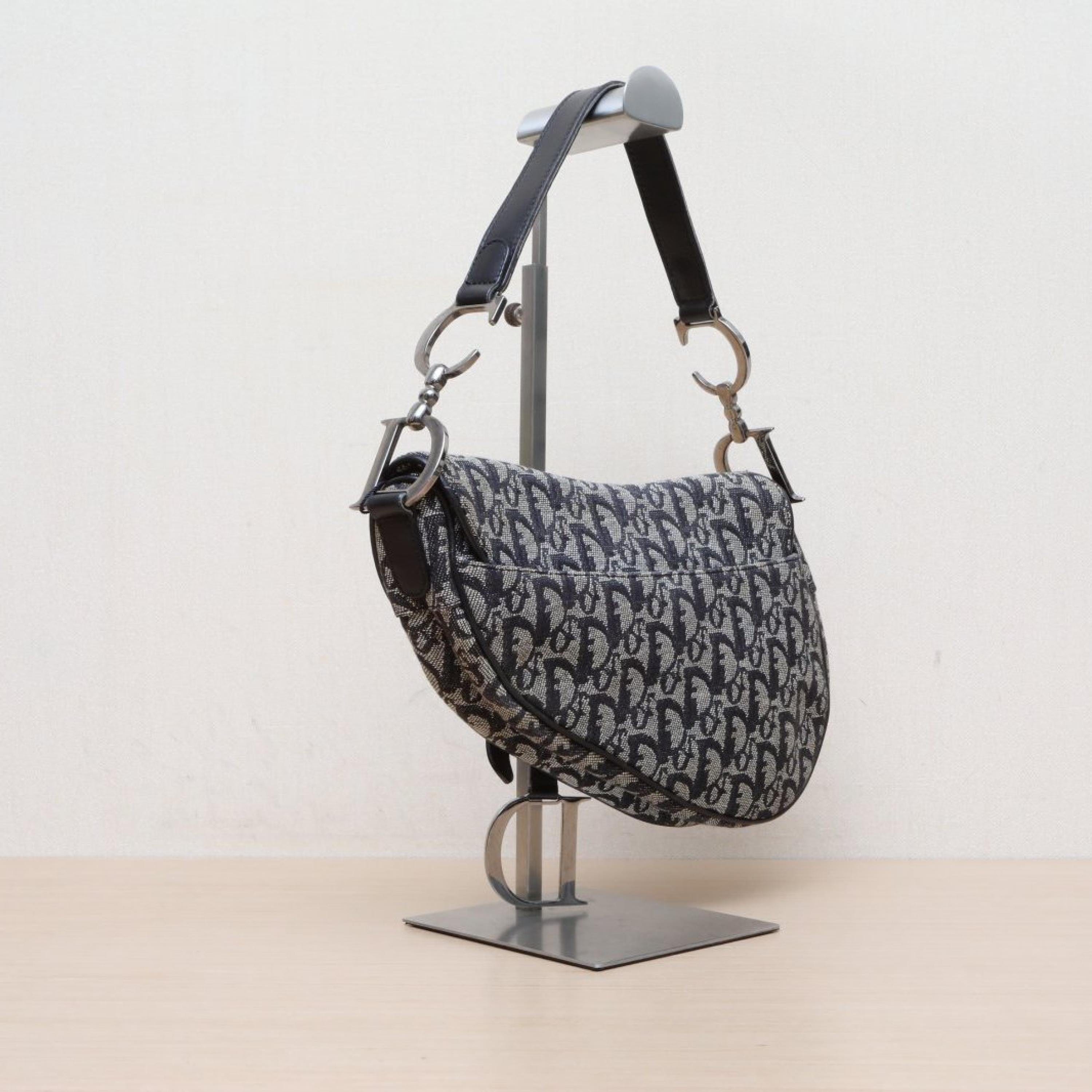 Christian Dior Christian Dior Black leather canvas silver buckle 2002 used saddle bag medium /
No accessories ALC3161