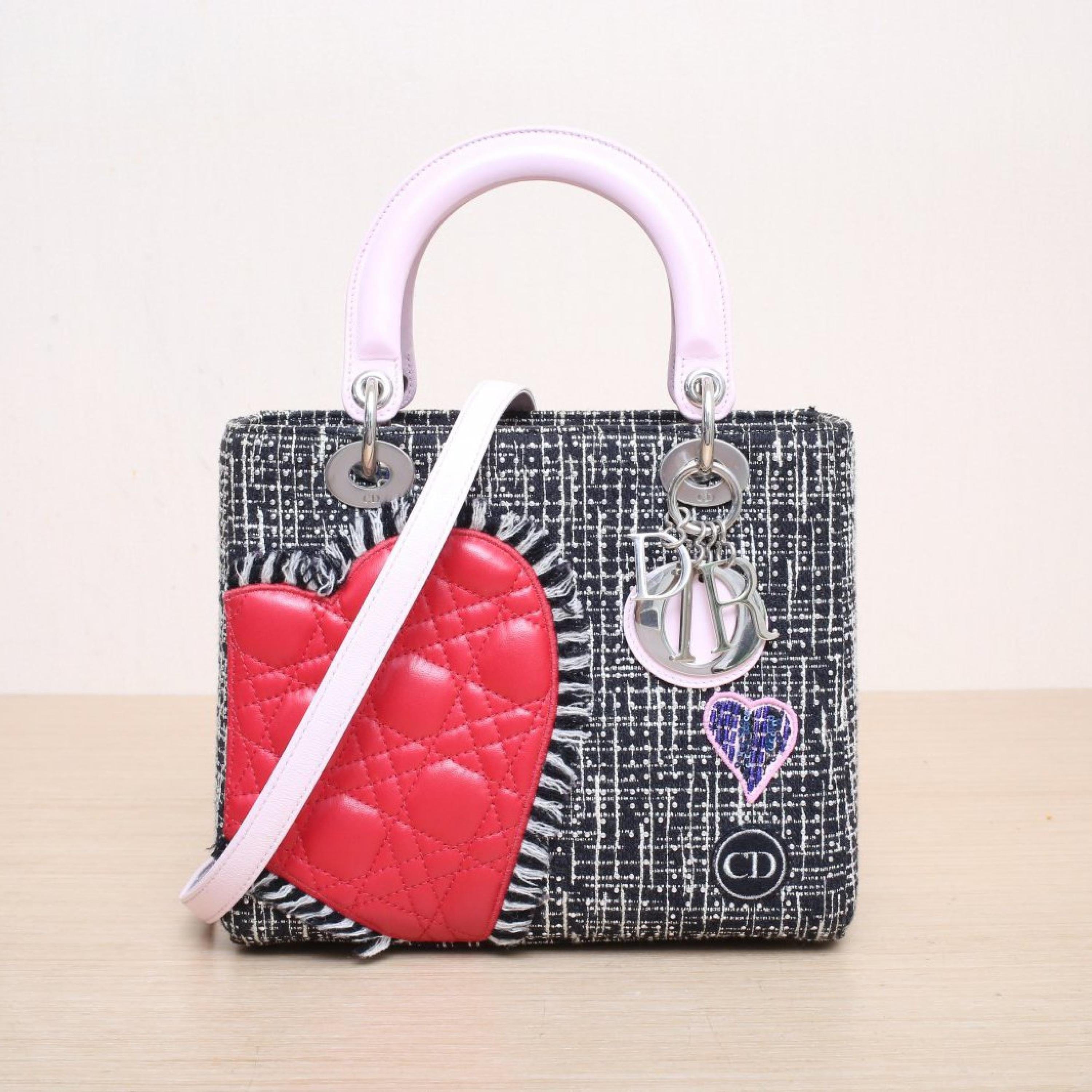 Christian Dior Christian Dior Lady Dior bag, five-grid, colorblock leather, small size, silver buckle, 2015, embroidered leather
Original dust bag, shoulder strap, ID card, instruction manual, brand label card ALC3177