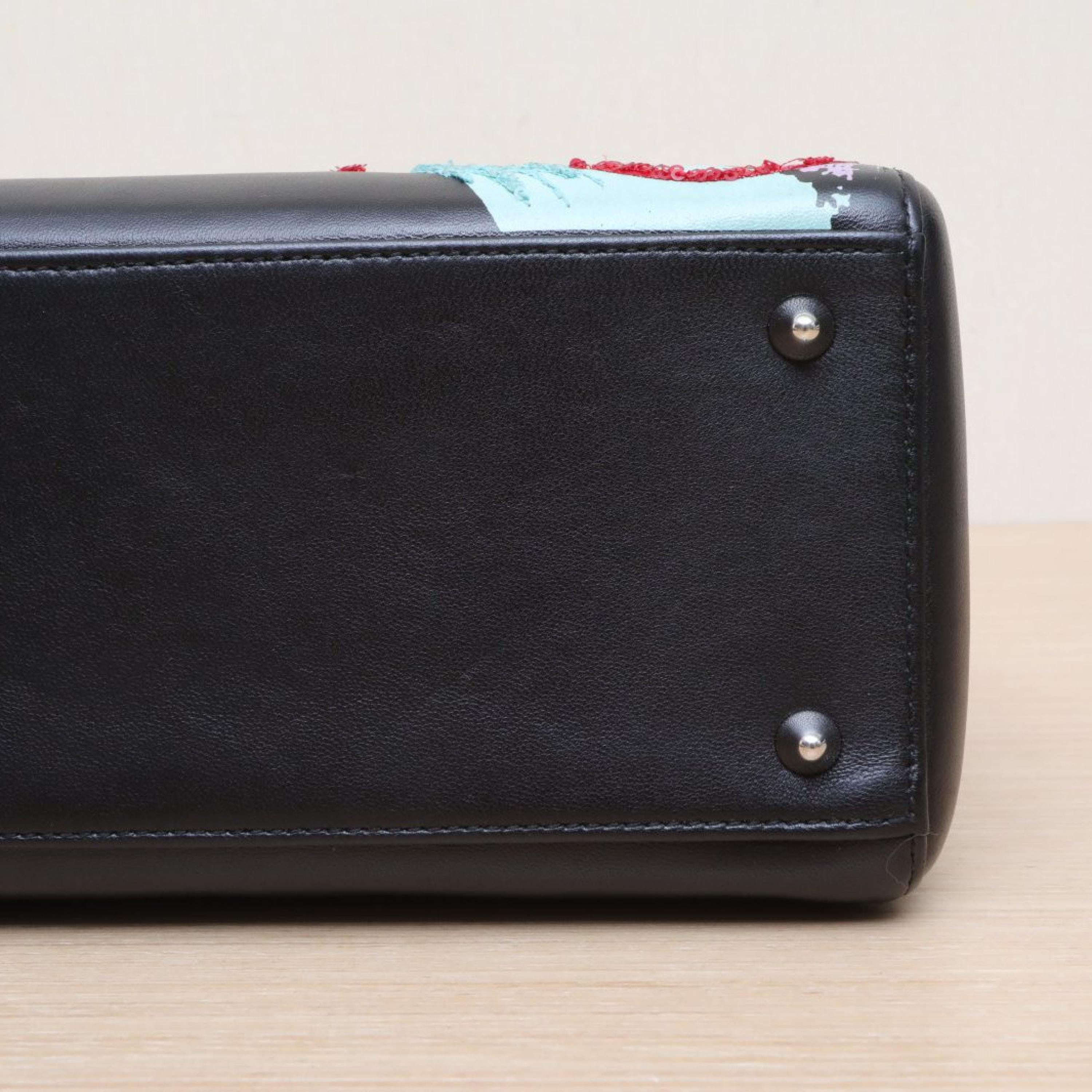 Christian Dior Christian Dior Lady Dior bag, five-grid pattern, leather, small size, silver buckle, 2015
Original dust bag, shoulder strap, ID card, instruction manual, shopping ticket ALC3178