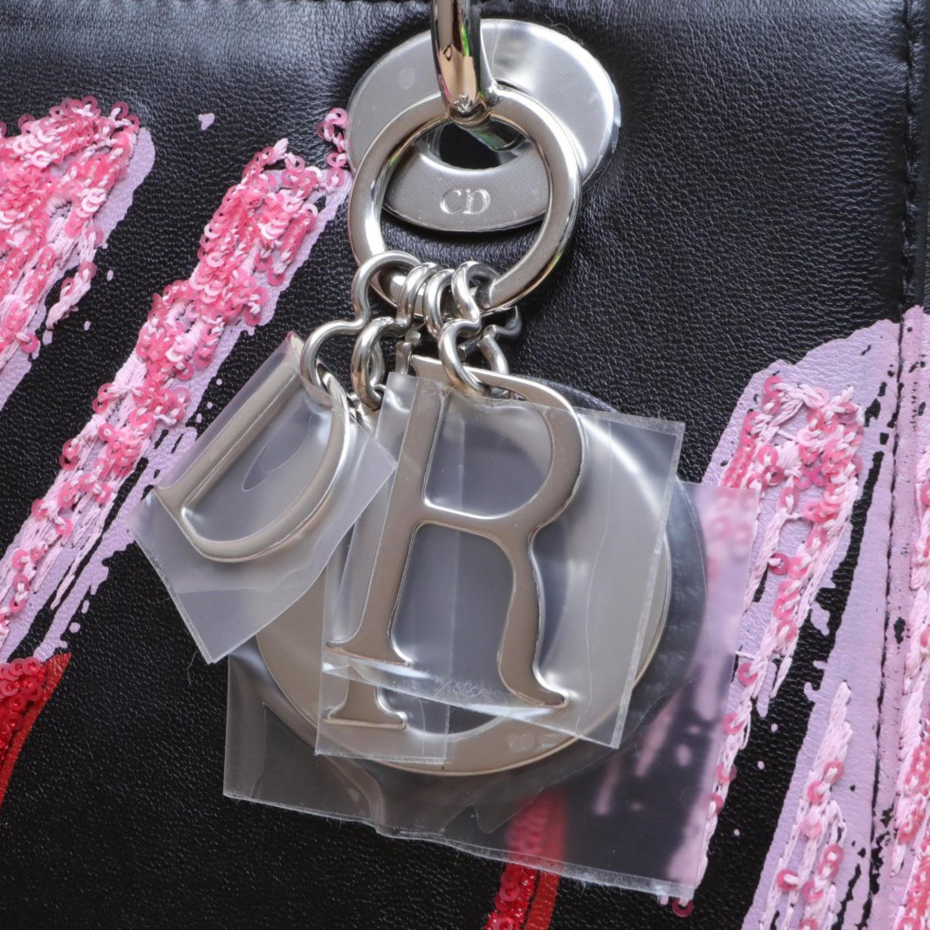 Christian Dior Christian Dior Lady Dior bag, five-grid pattern, leather, small size, silver buckle, 2015
Original dust bag, shoulder strap, ID card, instruction manual, shopping ticket ALC3178