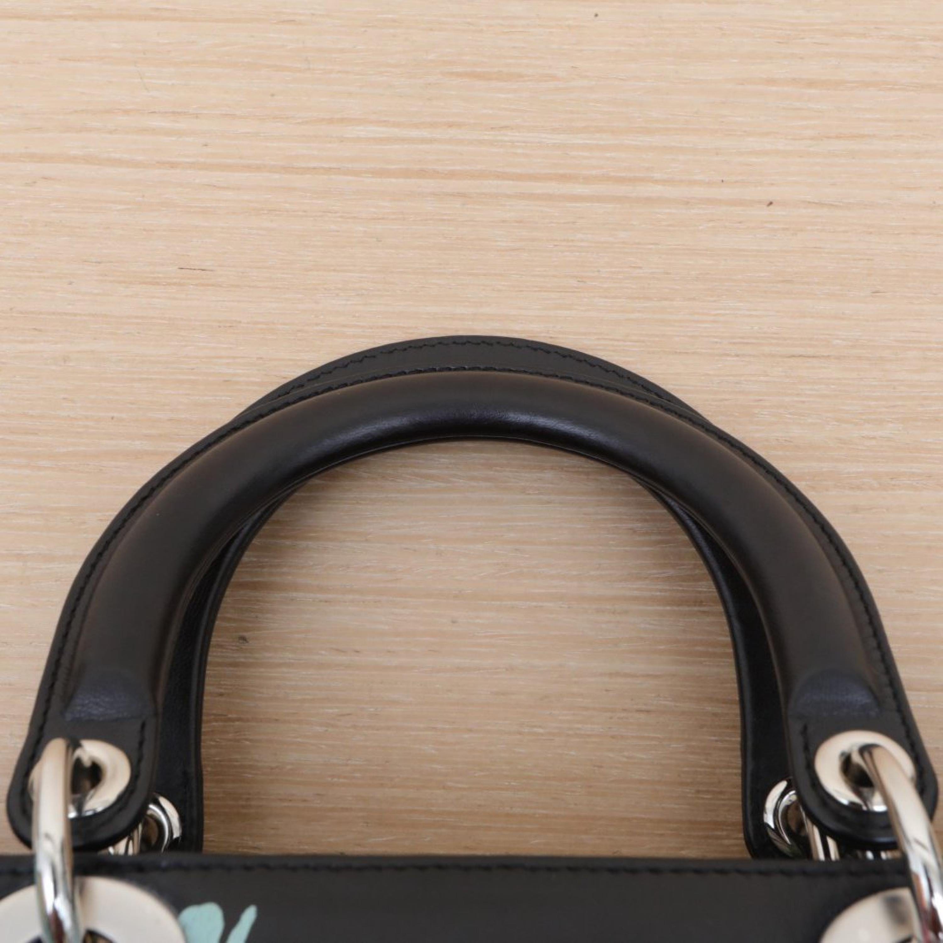 Christian Dior Christian Dior Lady Dior bag, five-grid pattern, leather, small size, silver buckle, 2015
Original dust bag, shoulder strap, ID card, instruction manual, shopping ticket ALC3178