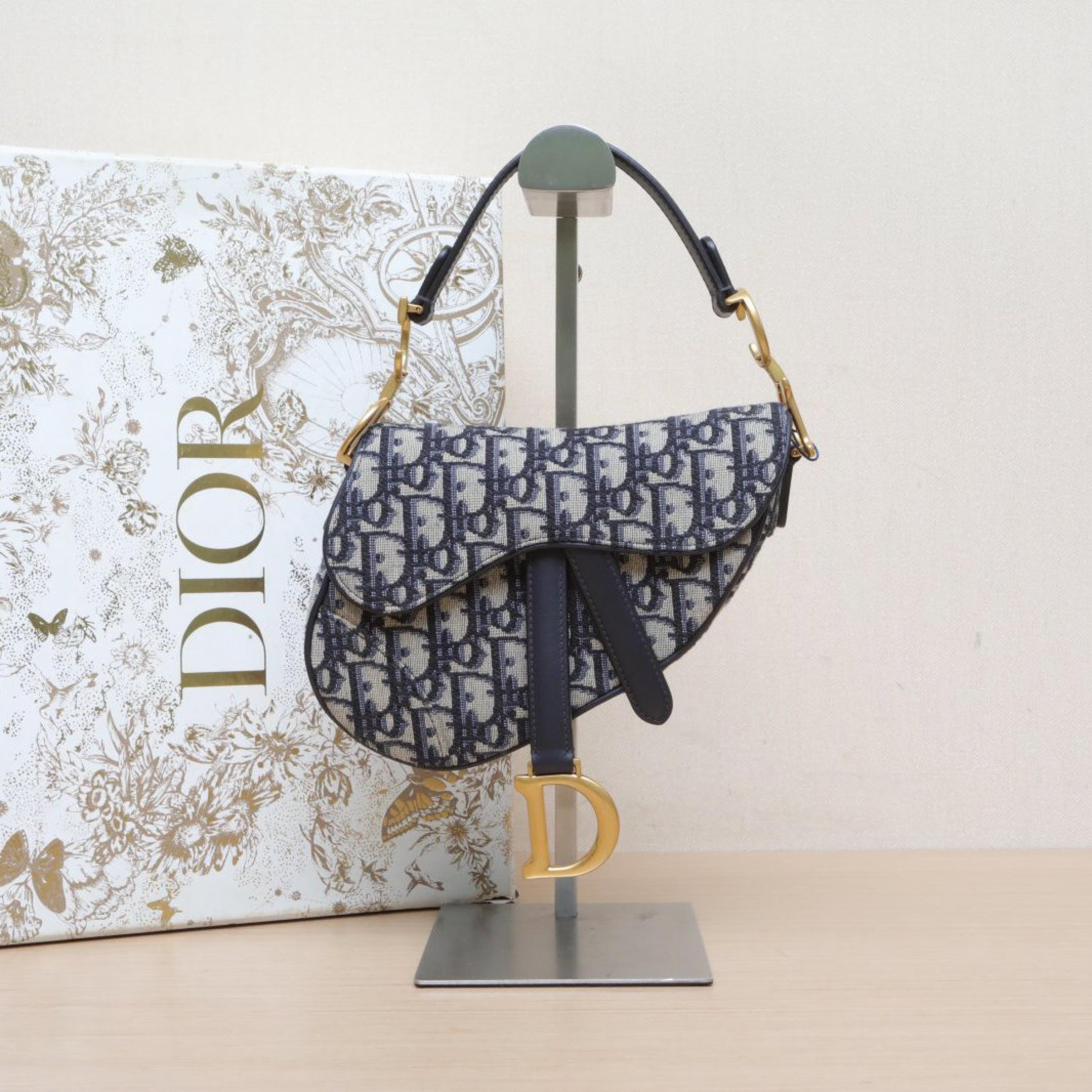 Christian Dior Christian Dior SADDLE Small 21 Strapless Dark Blue Canvas Gold Buckle 2020 Oblique Print
No accessories ALC3148