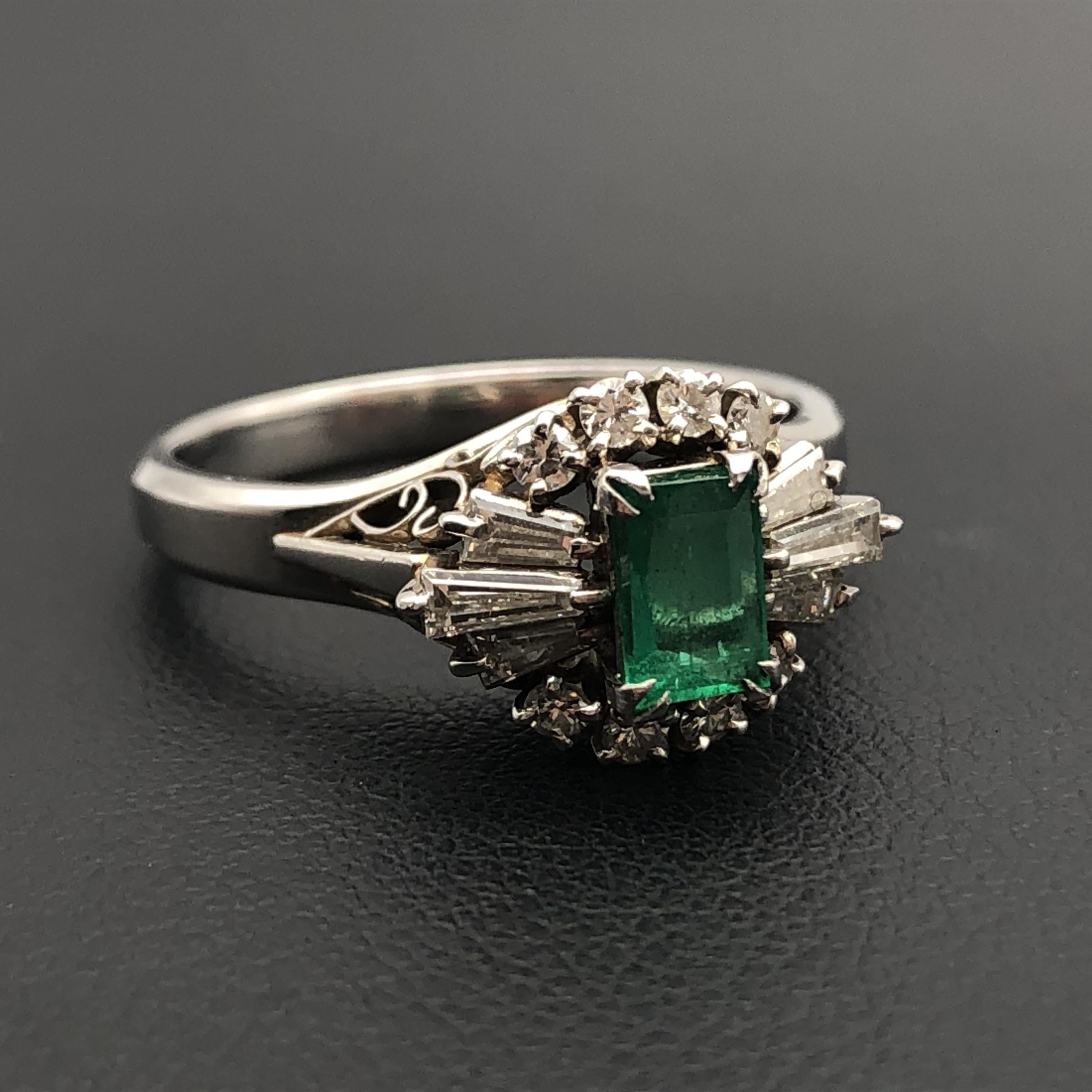 Custom Jewelry Custom Jewelry 1P Emerald & Diamond Ring, E(0.49ct), D(0.42ct), PT, 5.6g, US Size 7 C355237