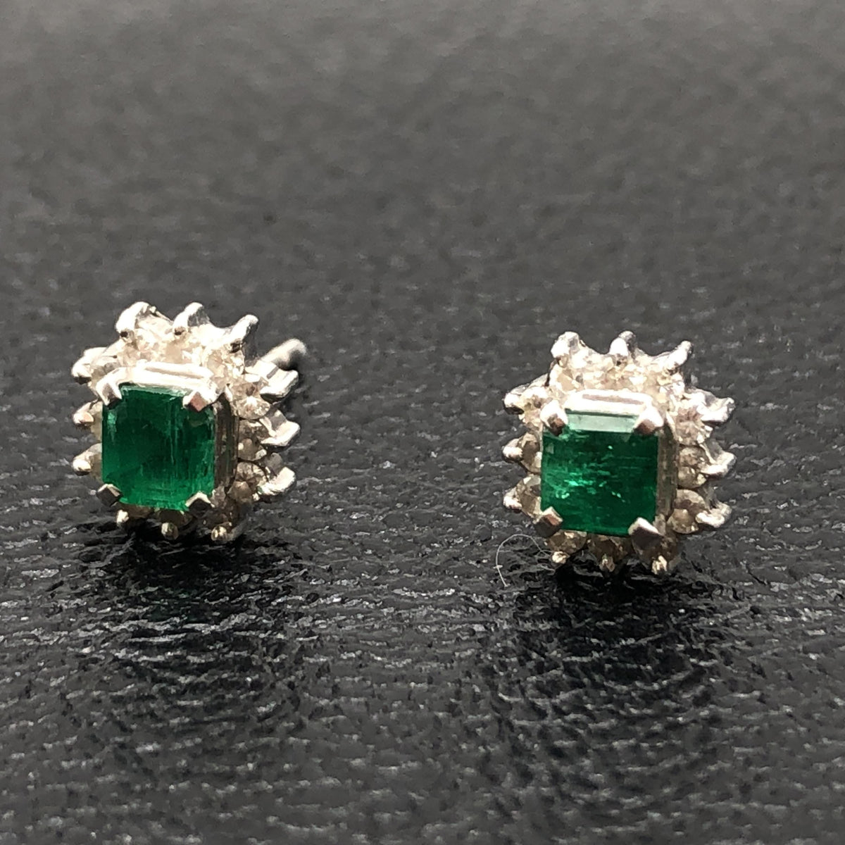 Custom Jewelry Custom Jewelry Emerald & Diamond Pierces, E(0.53ct), D(0.27ct), PT900/PT850, 2.9g C410233