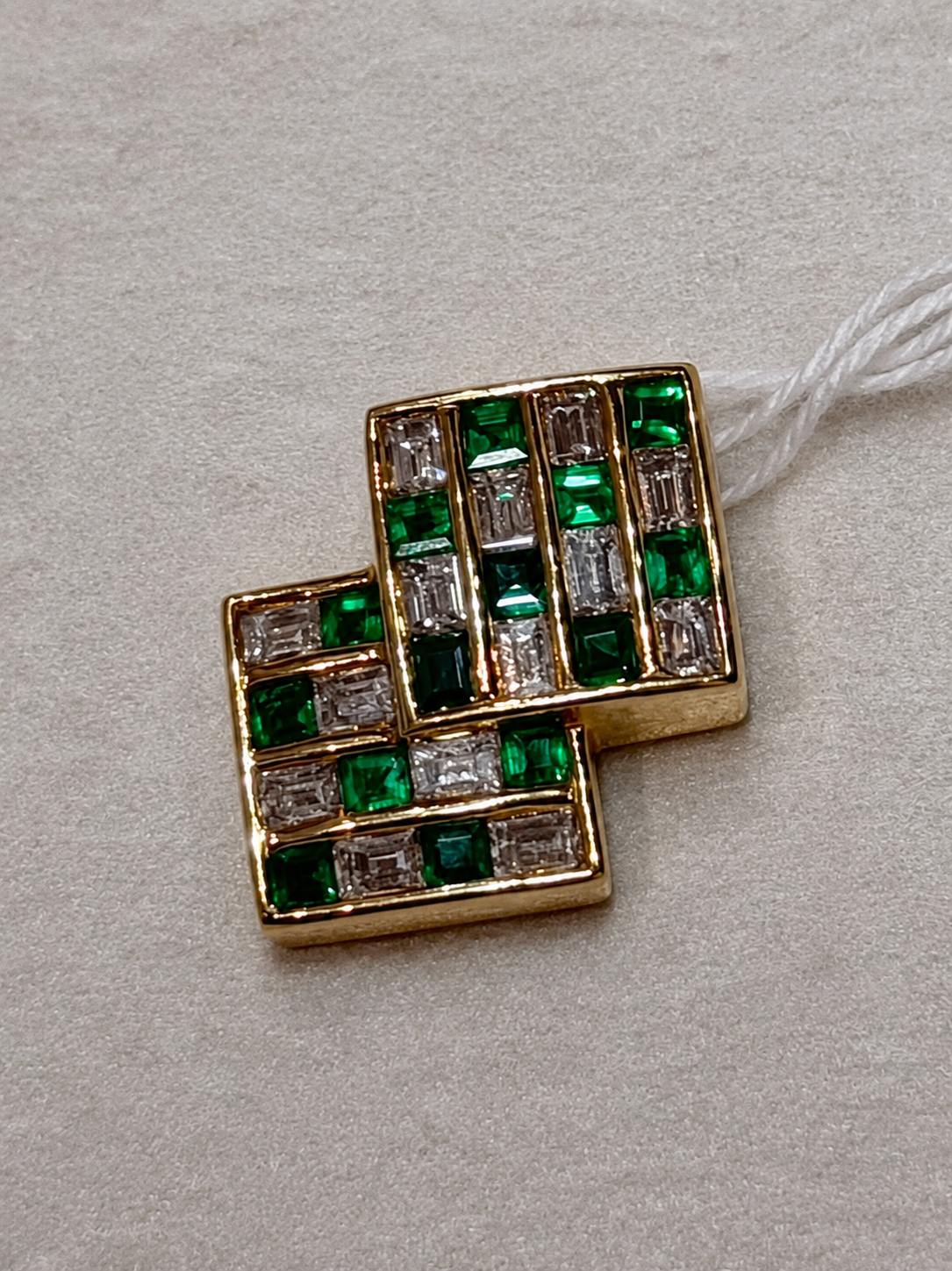 - Pendant in K18 - Emerald 0.52 + D0.91 5498 JJC1334