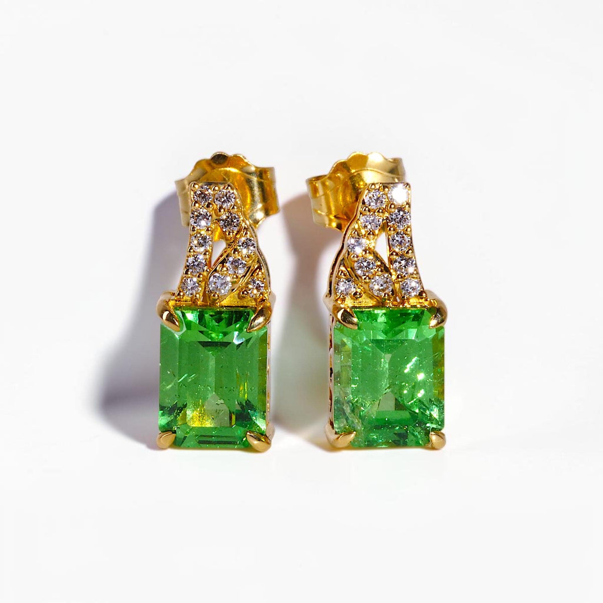David Harry Jewels 2.38ct Tsavorite Garnet and Diamond Earrings in 18ct Yellow Gold