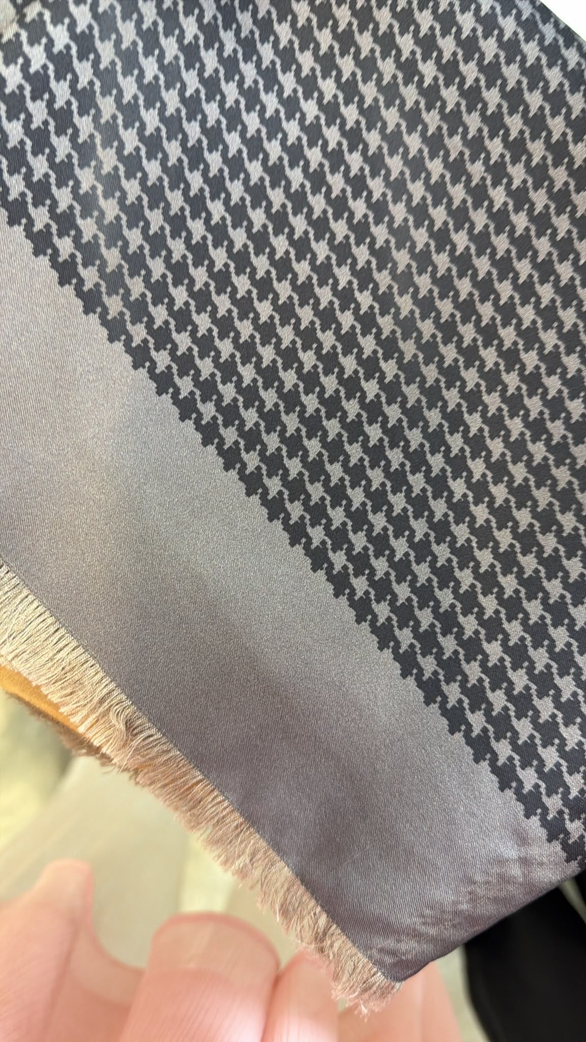 Beige & Black Houndstooth Pattern Scarf SYC2231