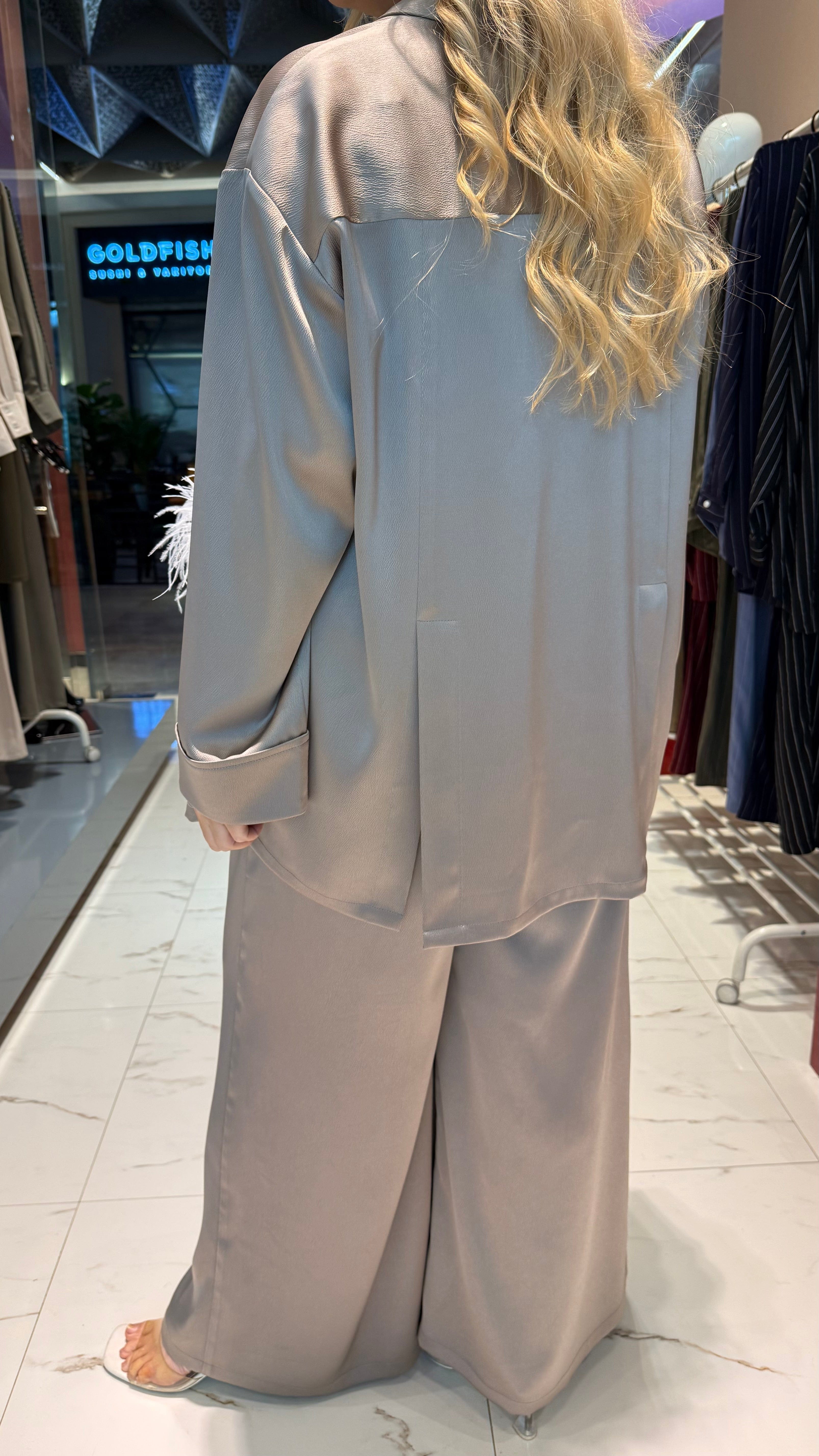 ESSENTIALS5IVE SATIN SET زوج (BLAZER & PANTS قميص وبنطلون) “KAMELIA”