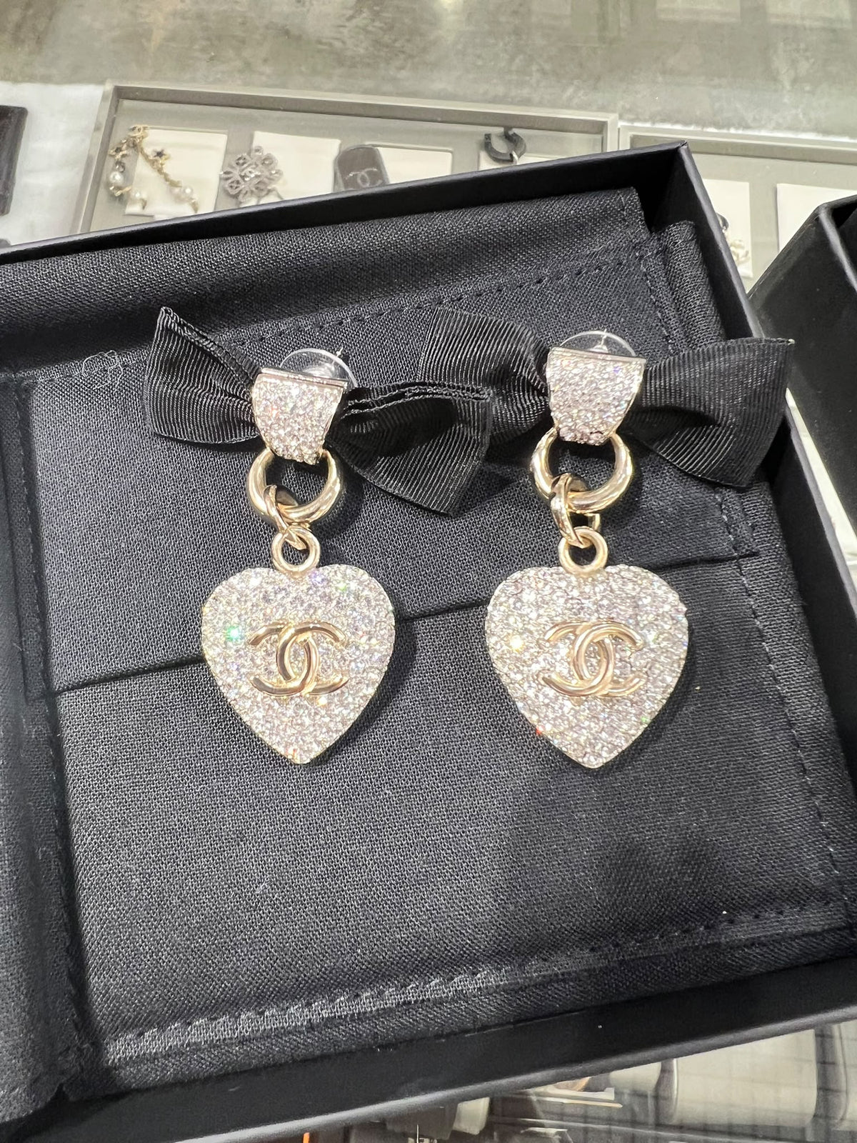 Chanel Heart in Diamond with Bows Earrings SYC2004