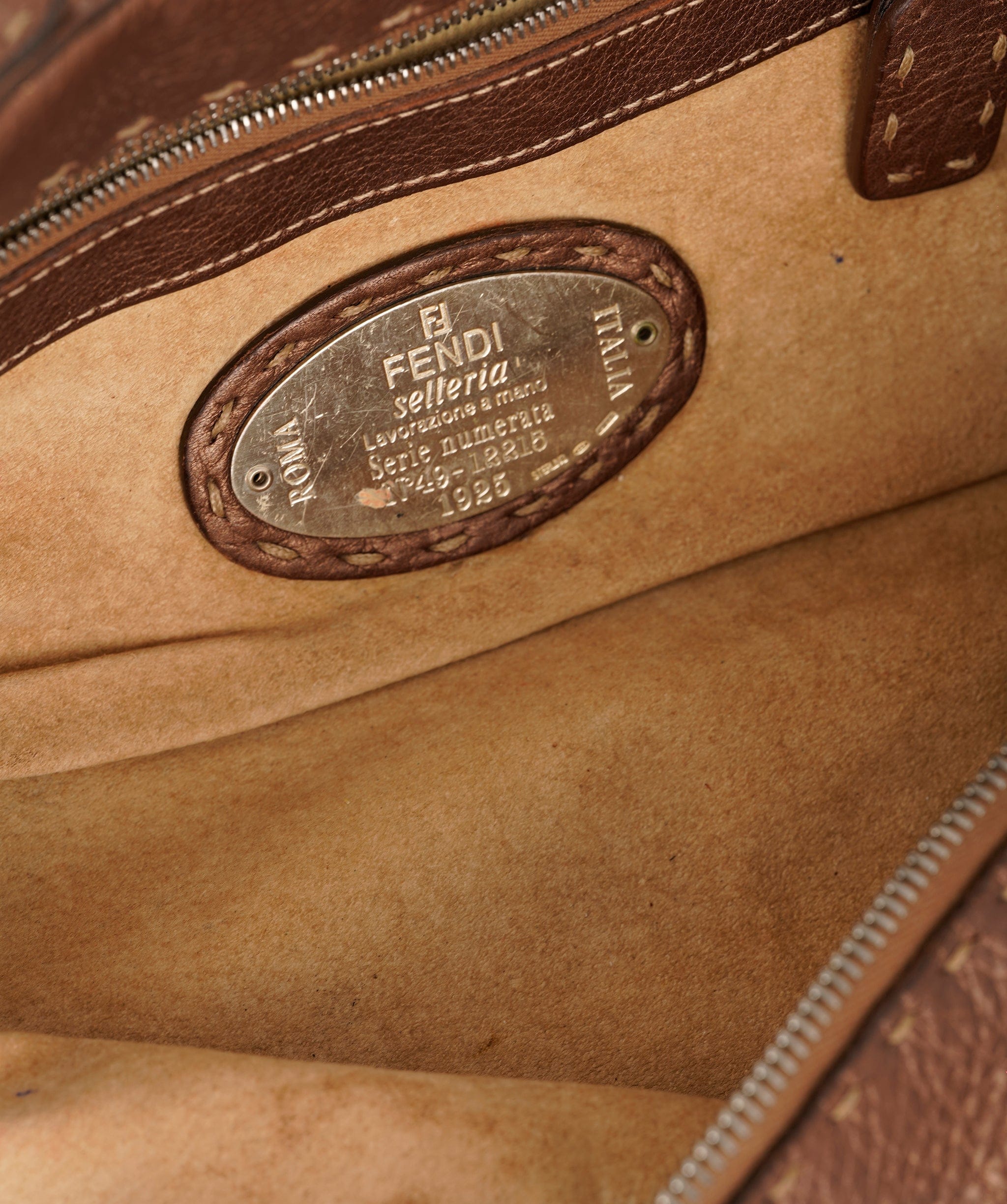 Fendi Fendi Baguette east-west bronze bag - APC0041