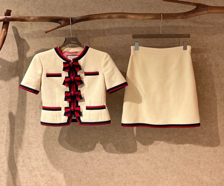 Gucci Gucci red and blue striped bow-tie jacket and skirt set / Size 40 / 99% new / 42549 SYCF42549