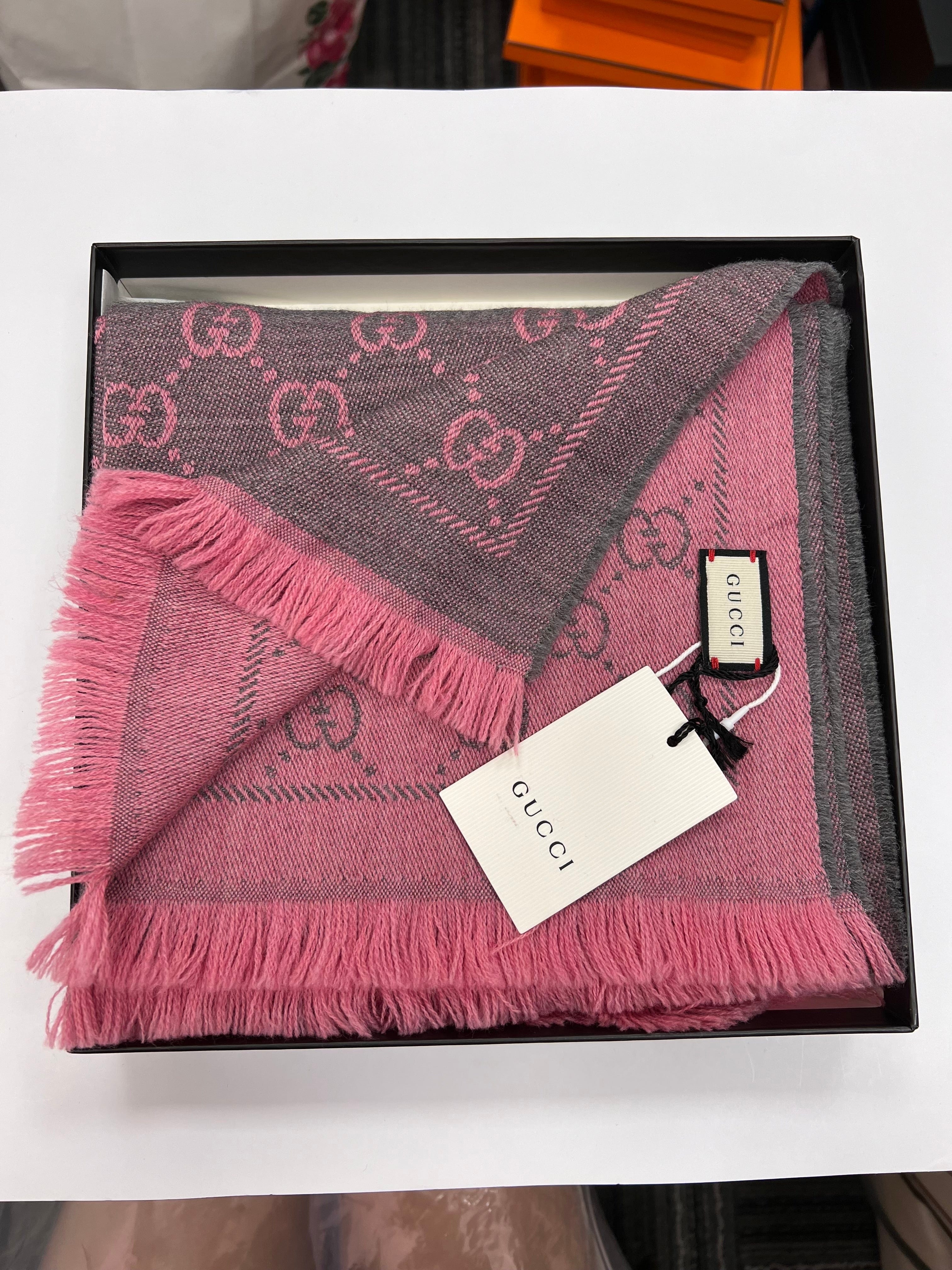 Gucci Shawl Grey/ Pink SYCK637 LuxuryPromise