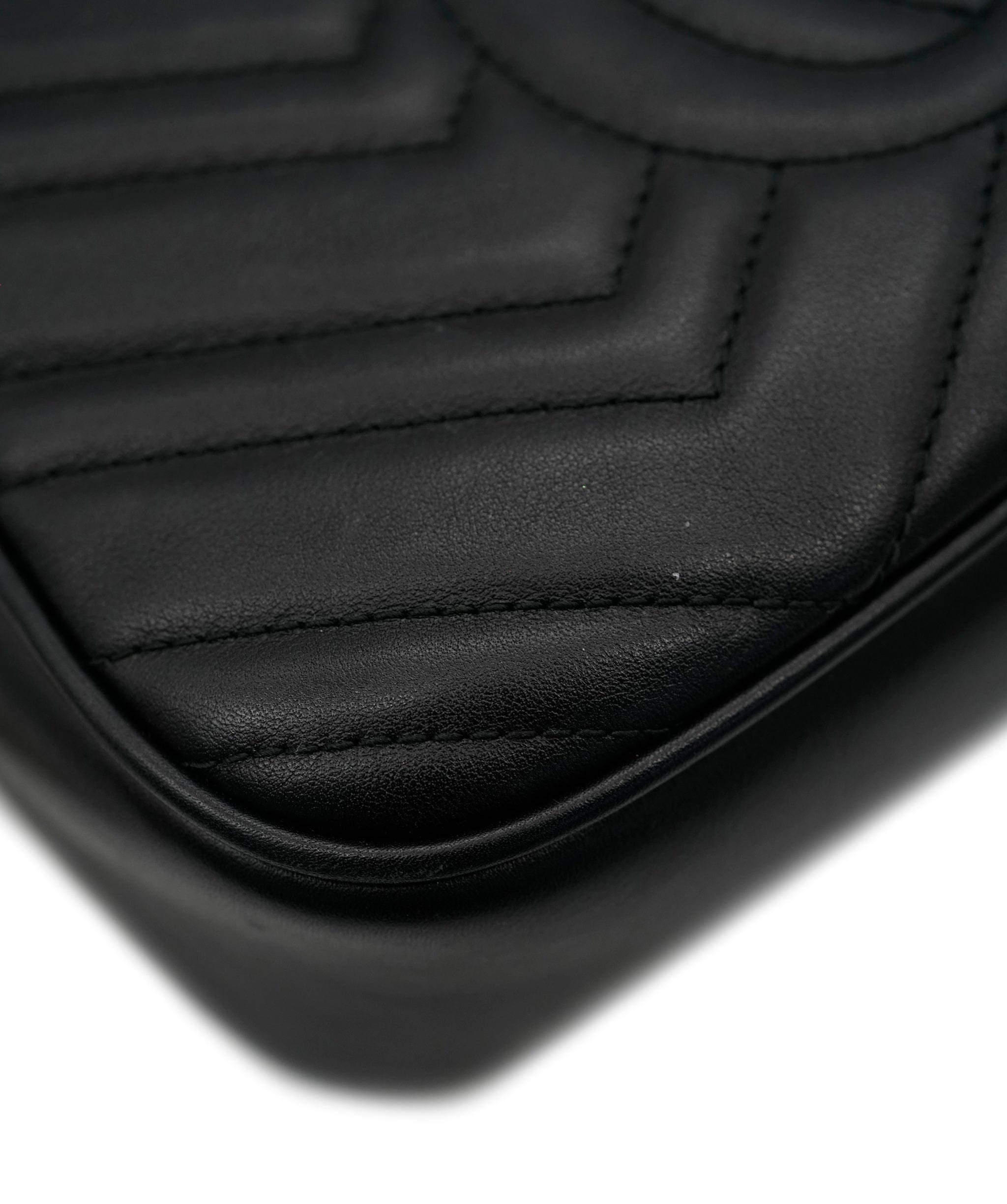 Gucci Gucci Marmont Chevron Crossbody ALC1760