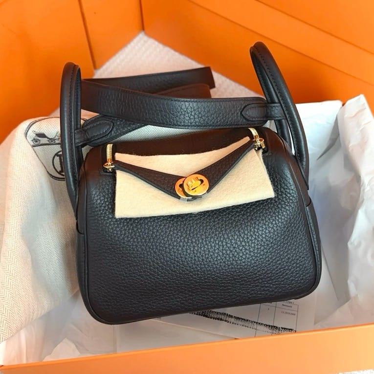 HERMES Hermes mini Lindy 89 black and gold second generation, new style, short shoulder strap, W-stamped TC leather. SYC2197