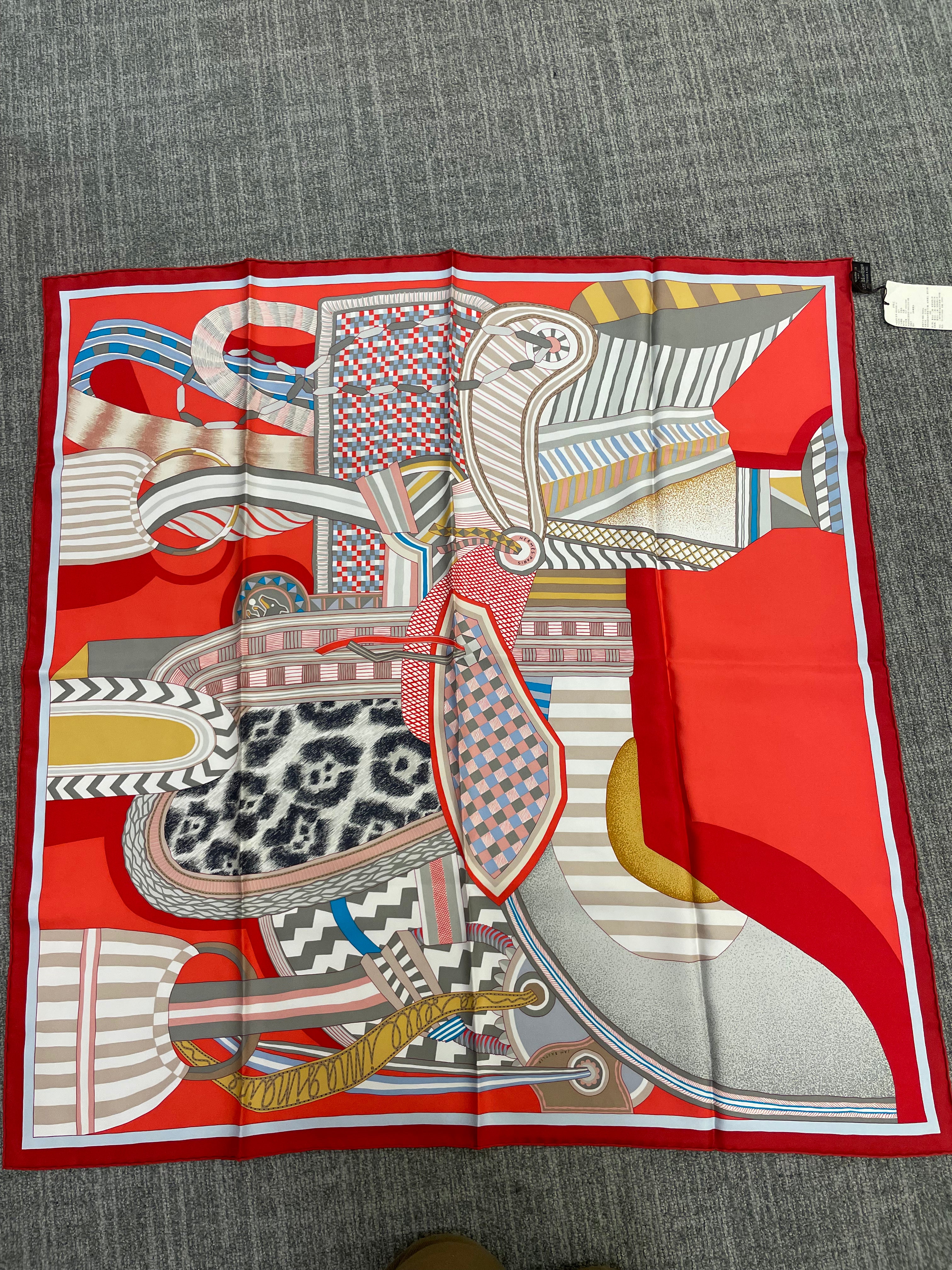 Hermès Hermès Silk 90-11 – Contemporary Cubist Pattern in Red, Beige, and Grey ALC3492