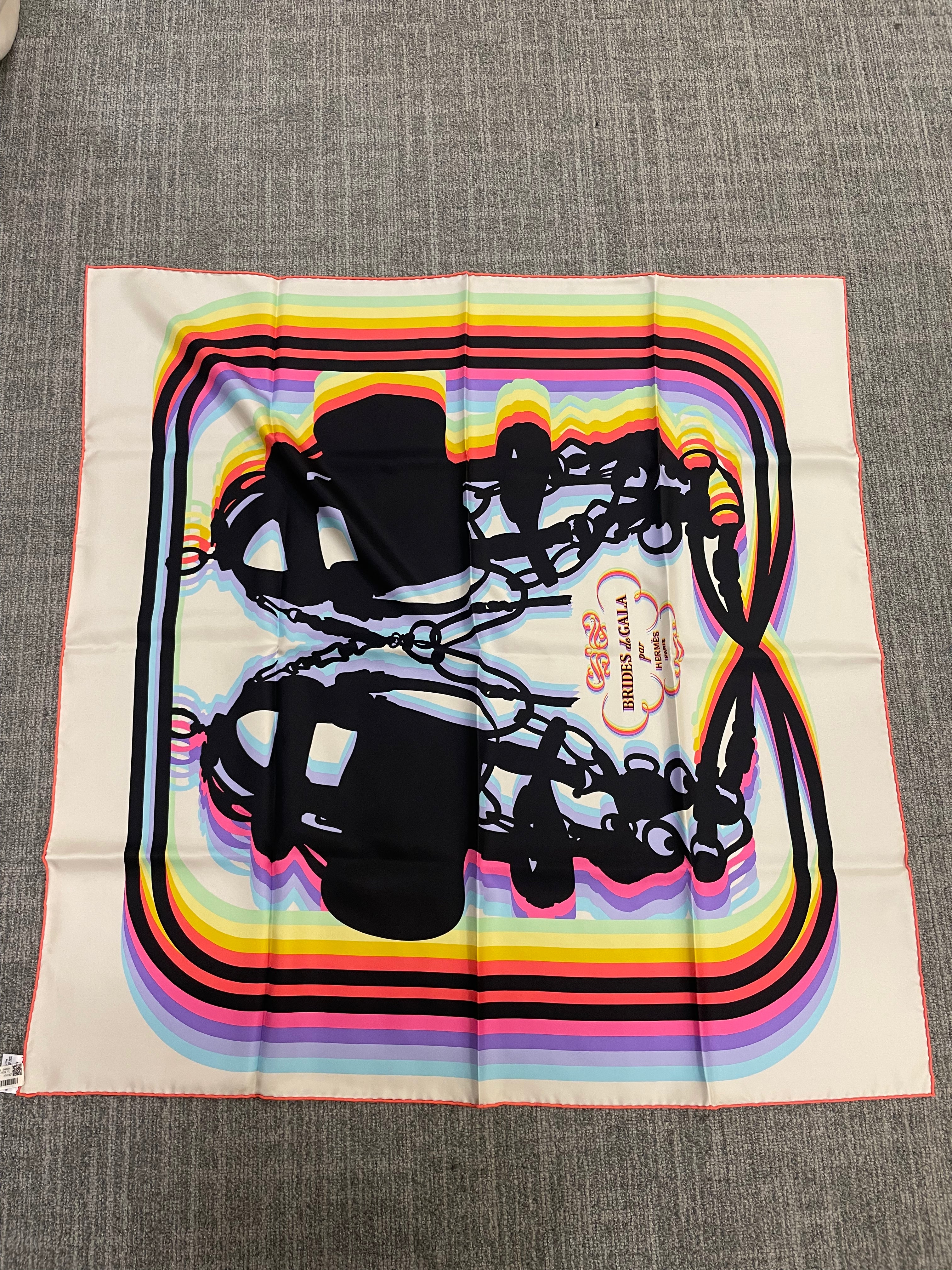 Hermès Hermès Silk 90-17 – Chain Silhouette in Ivory with Rainbow Border Accents ALC3498