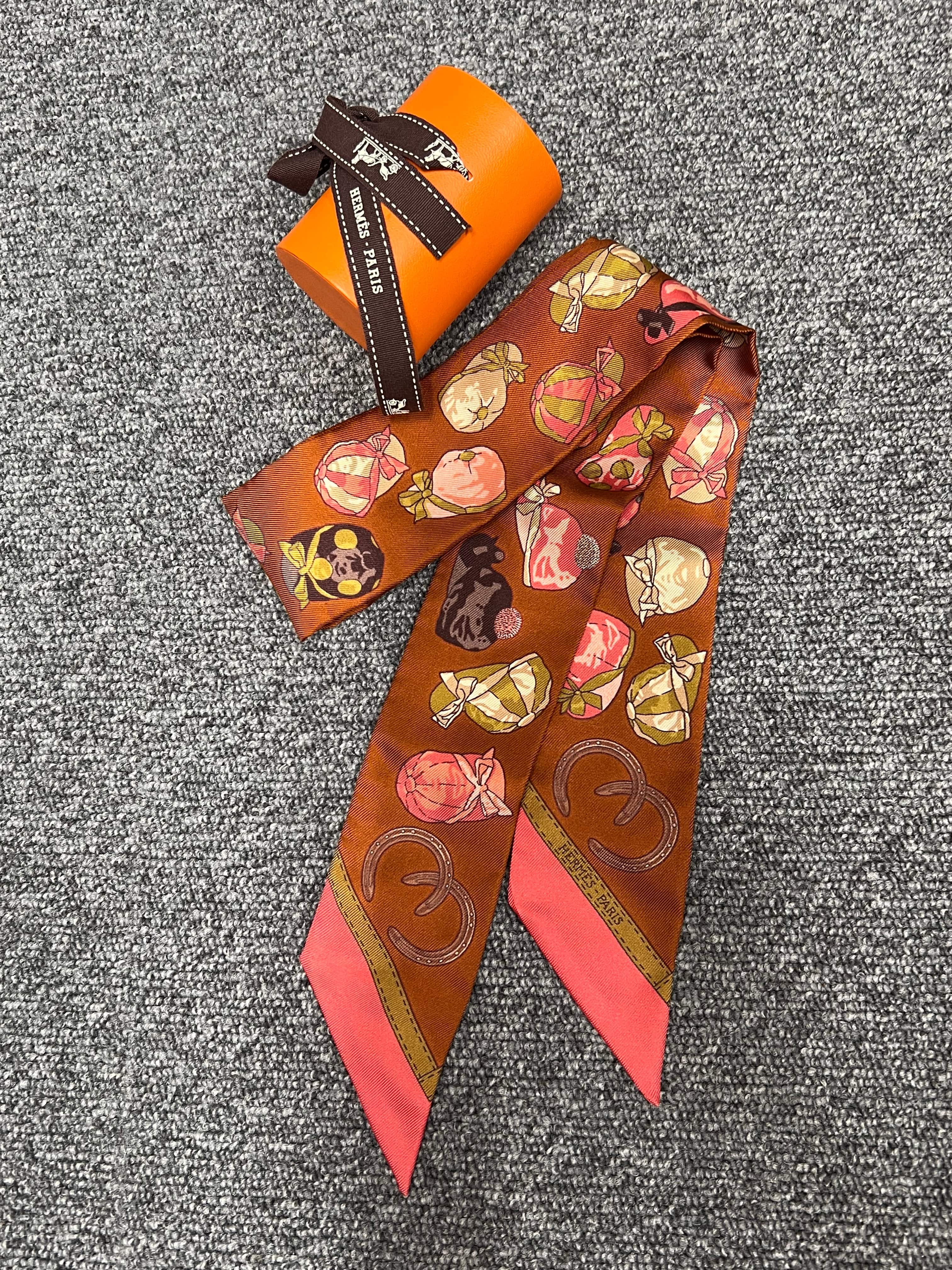 HERMES HERMES Silk Brown Twilly B0725LZC4H