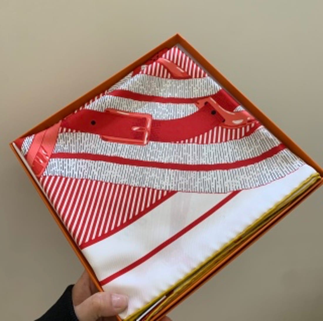 HERMES Hermès silk scarves and square scarves US4122011