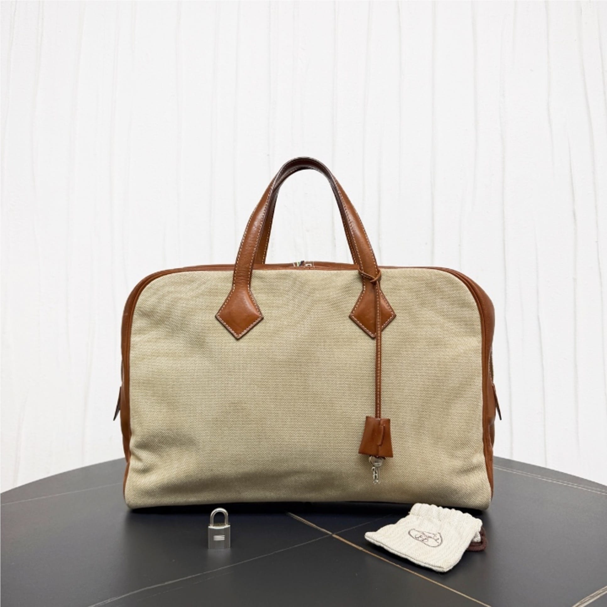 HERMES Hermes brown and white color-blocked Victorian canvas tote bag, size 40 23272321