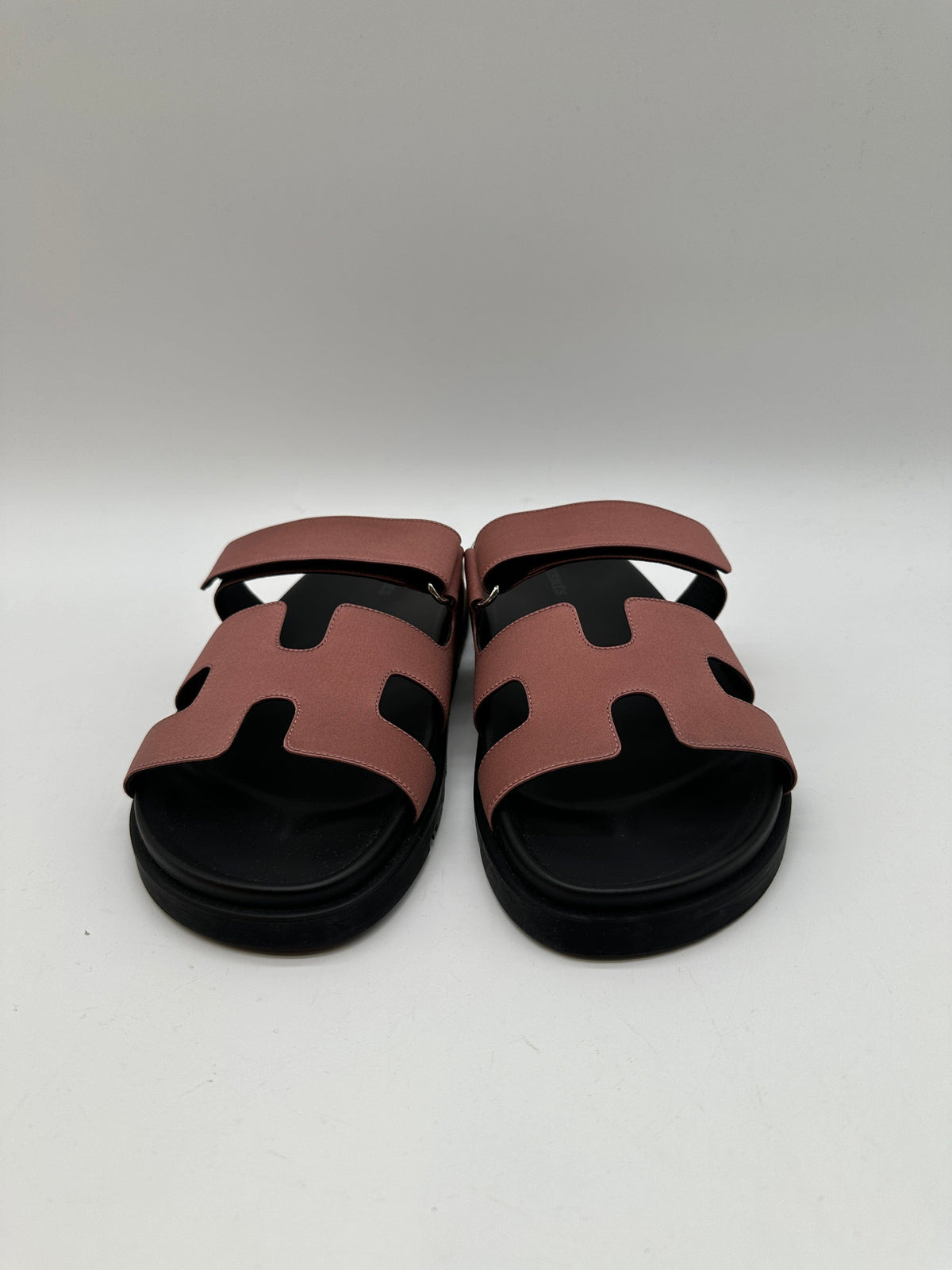 Hermès Hermès Chypre sandal Satin Rose 40 PCA985