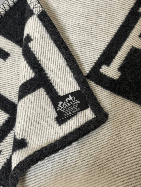 HERMES Hermès Avalon Blanket - Black Ecru H Logo