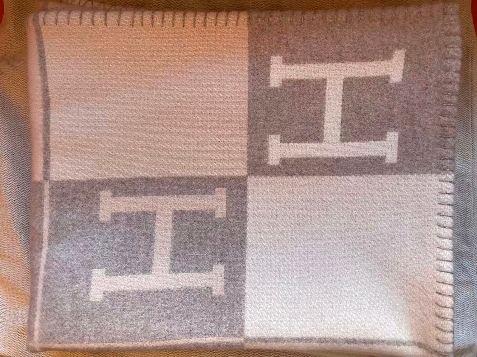 Hermès Hermes Avalon III blanket (c) Écru / Gris Clair Wool + Cashmere ALTC0346 no box