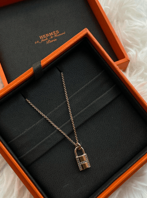 Hermes Hermes One Size Rose Gold And Blue Sapphire Kelly Cadenas Pendant ALTC0987