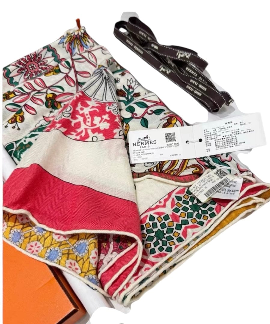 Hermes Hermes 140cm Cashmere/Silk Large Triangle Scarf - in Box
