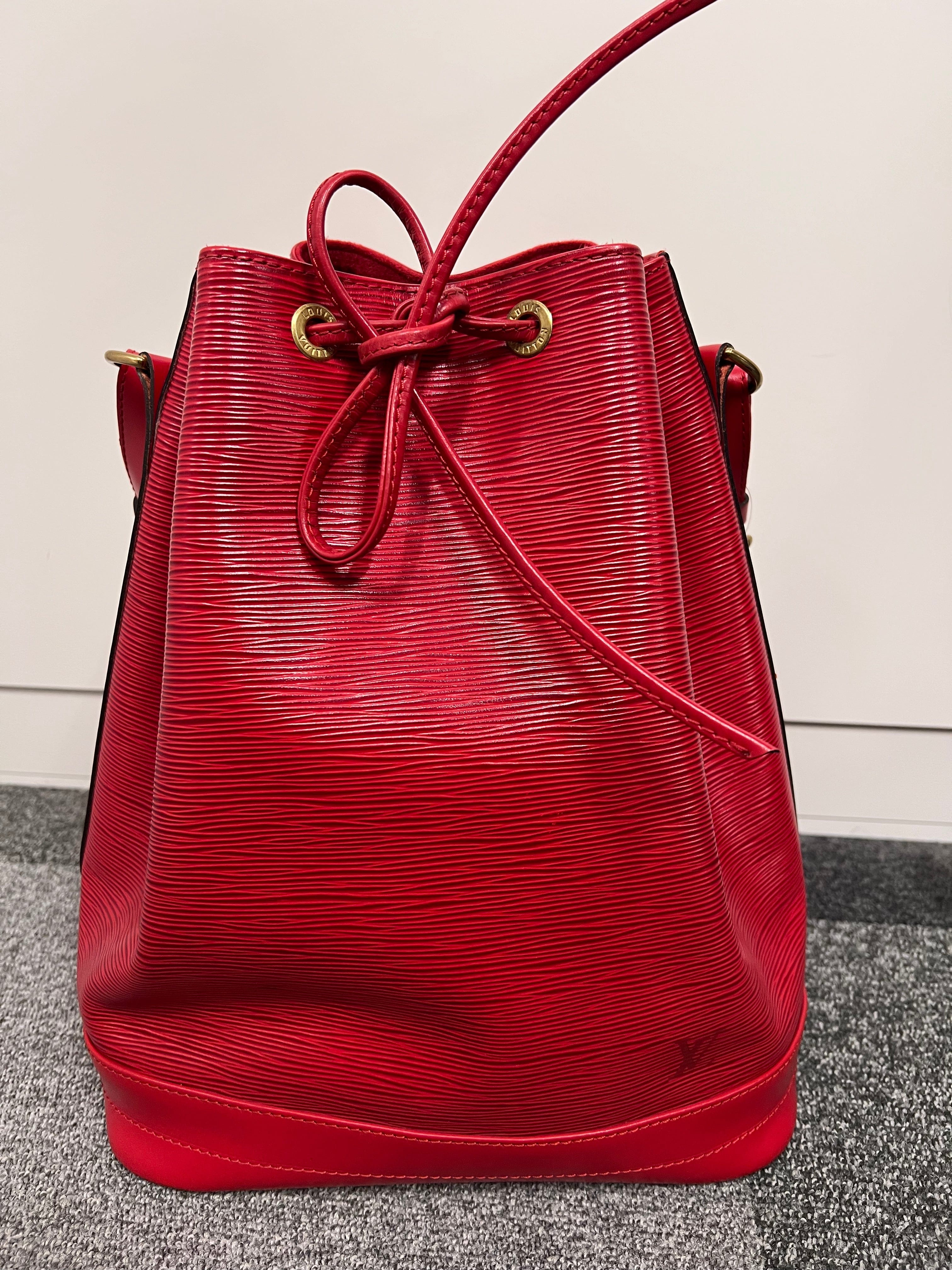 LOUIS VUITTON LOUIS VUITTON M44007 Epi Noe Red B0824PBDXJ