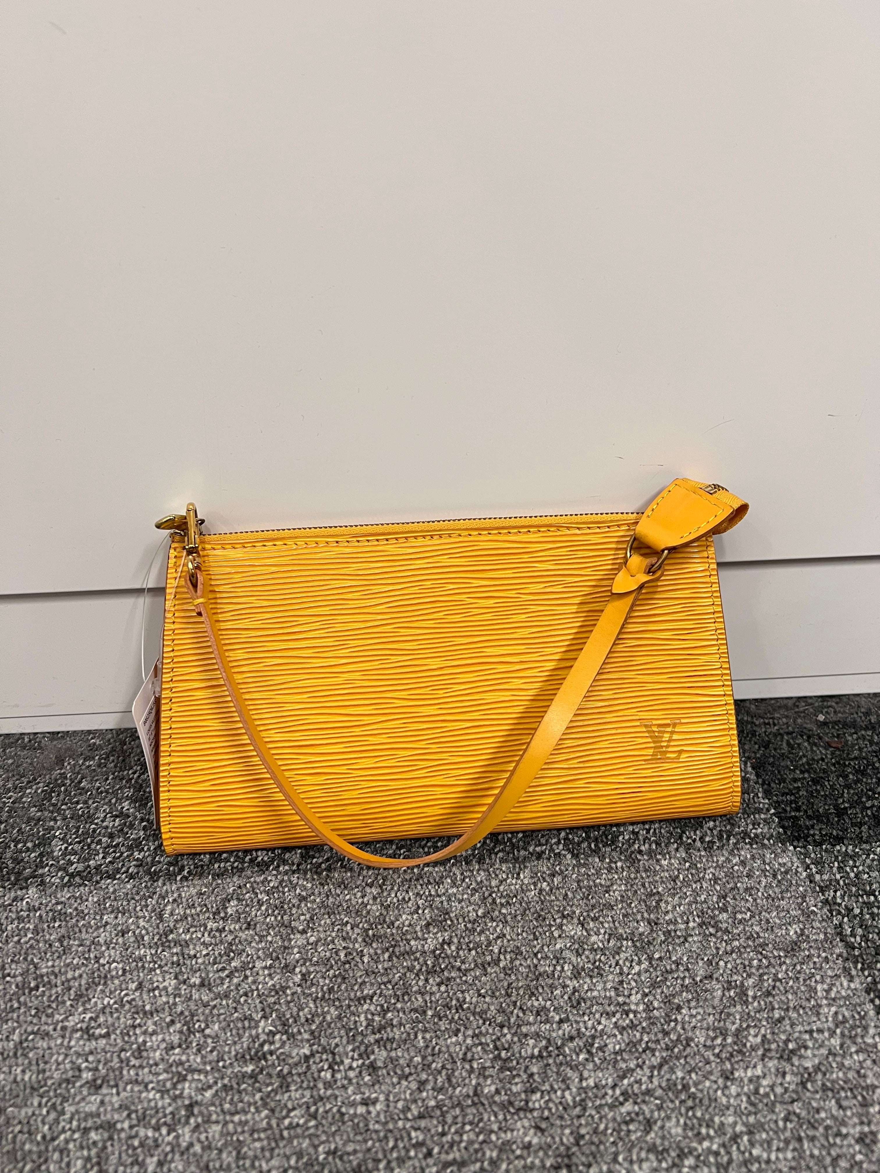 LOUIS VUITTON LOUIS VUITTON M52959 Epi Pochette Accessoires Yellow B0825Q6J5R