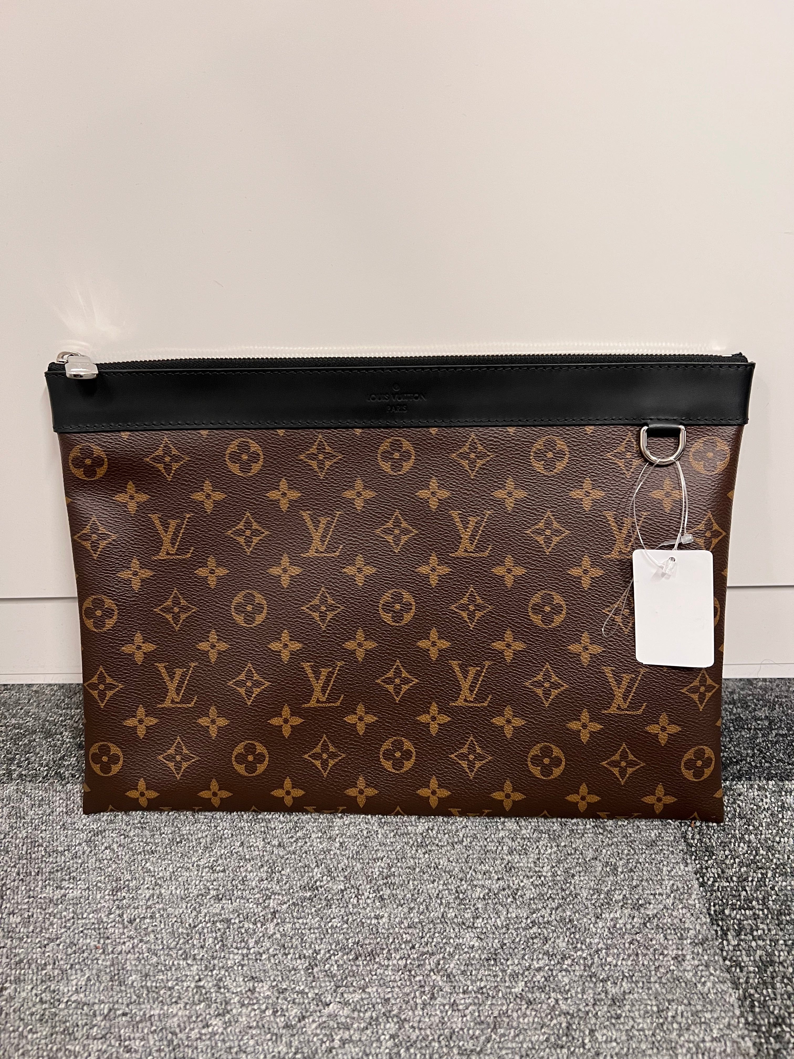 LOUIS VUITTON LOUIS VUITTON M69411 Pochette Discovery B0905FDTQ4