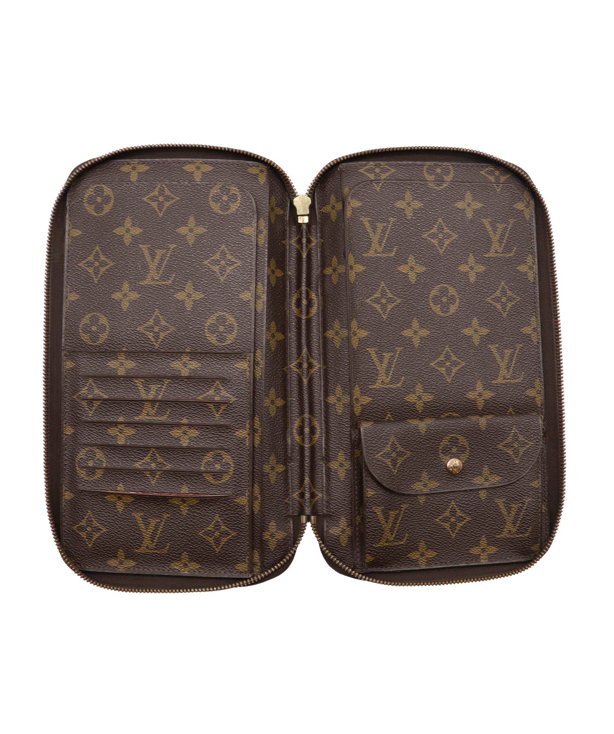 Louis Vuitton Louis Vuitton Monogram Poche Escapade Travel Case M60113 LV Auth 105681 DXBS3291