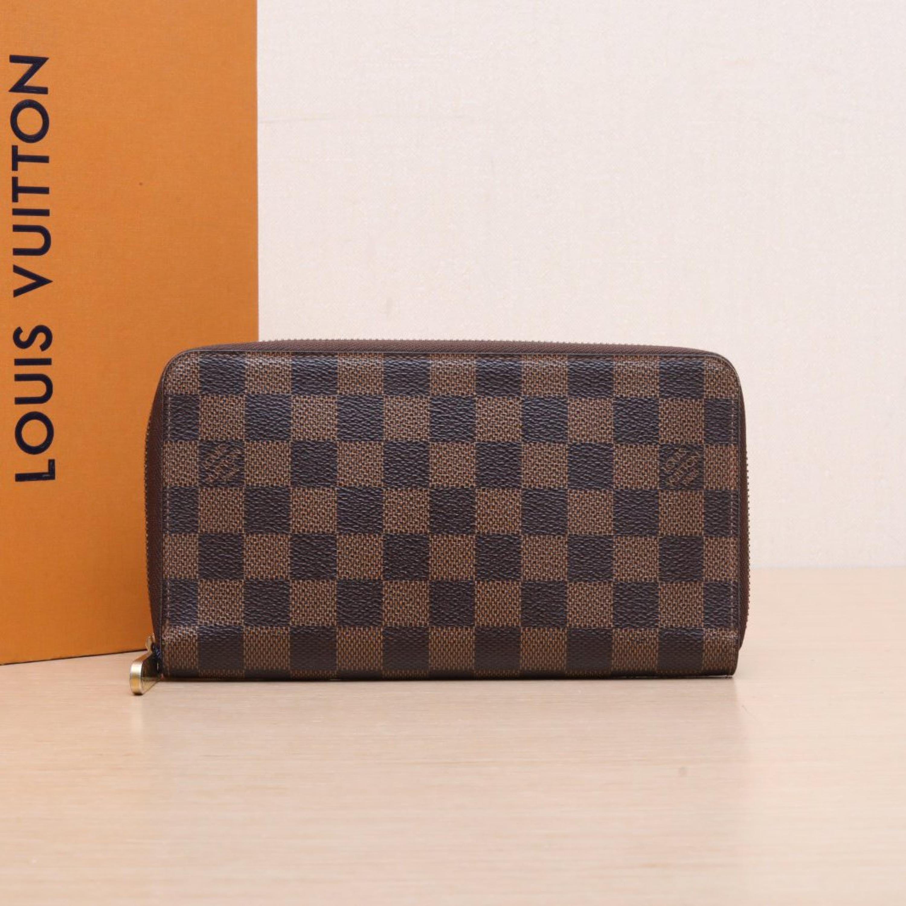 Louis Vuitton Louis Vuitton Brown Checkerboard PVC 2012 Long Zip-Around Checkerboard Wallet
No accessories ALC3155