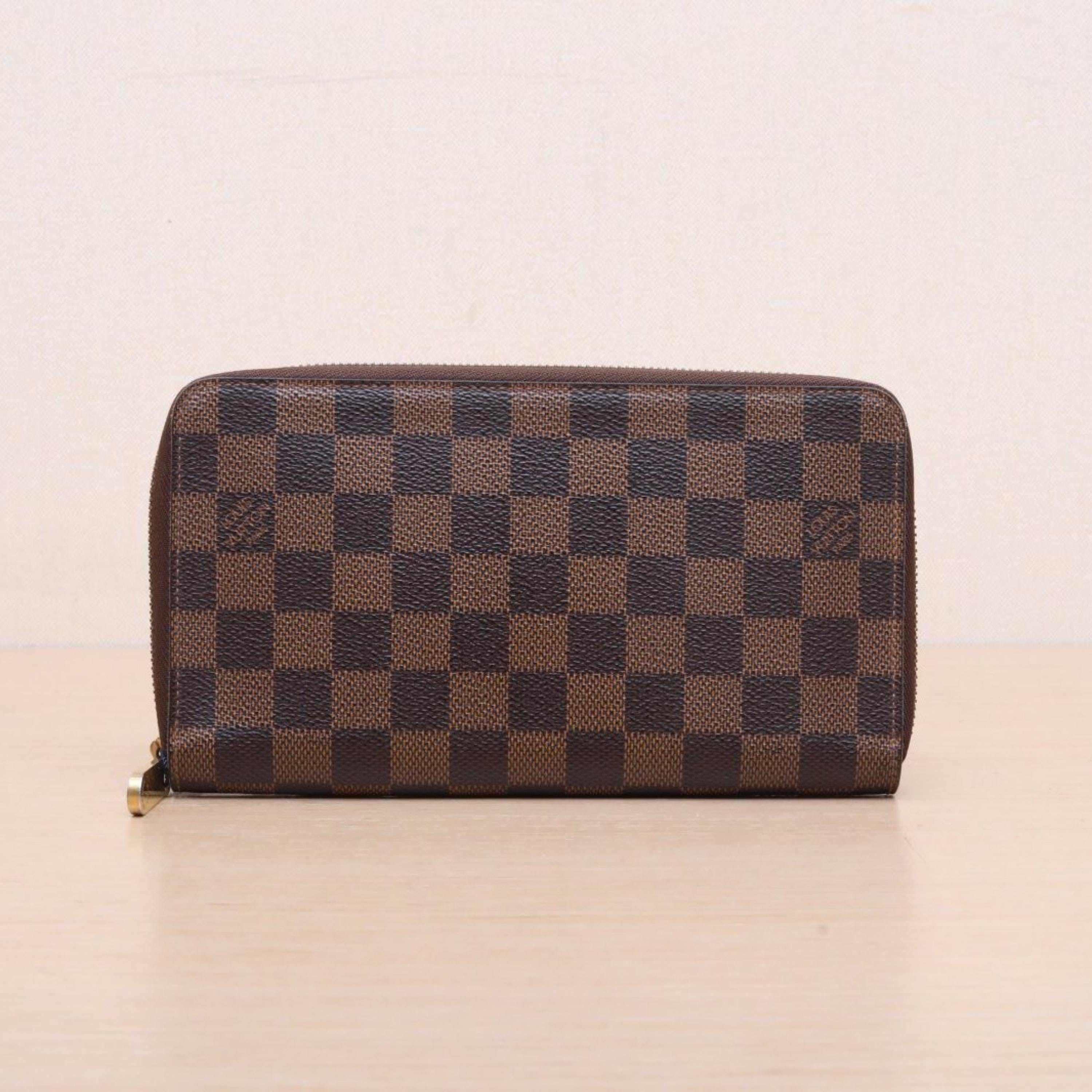 Louis Vuitton Louis Vuitton Brown Checkerboard PVC 2012 Long Zip-Around Checkerboard Wallet
No accessories ALC3155