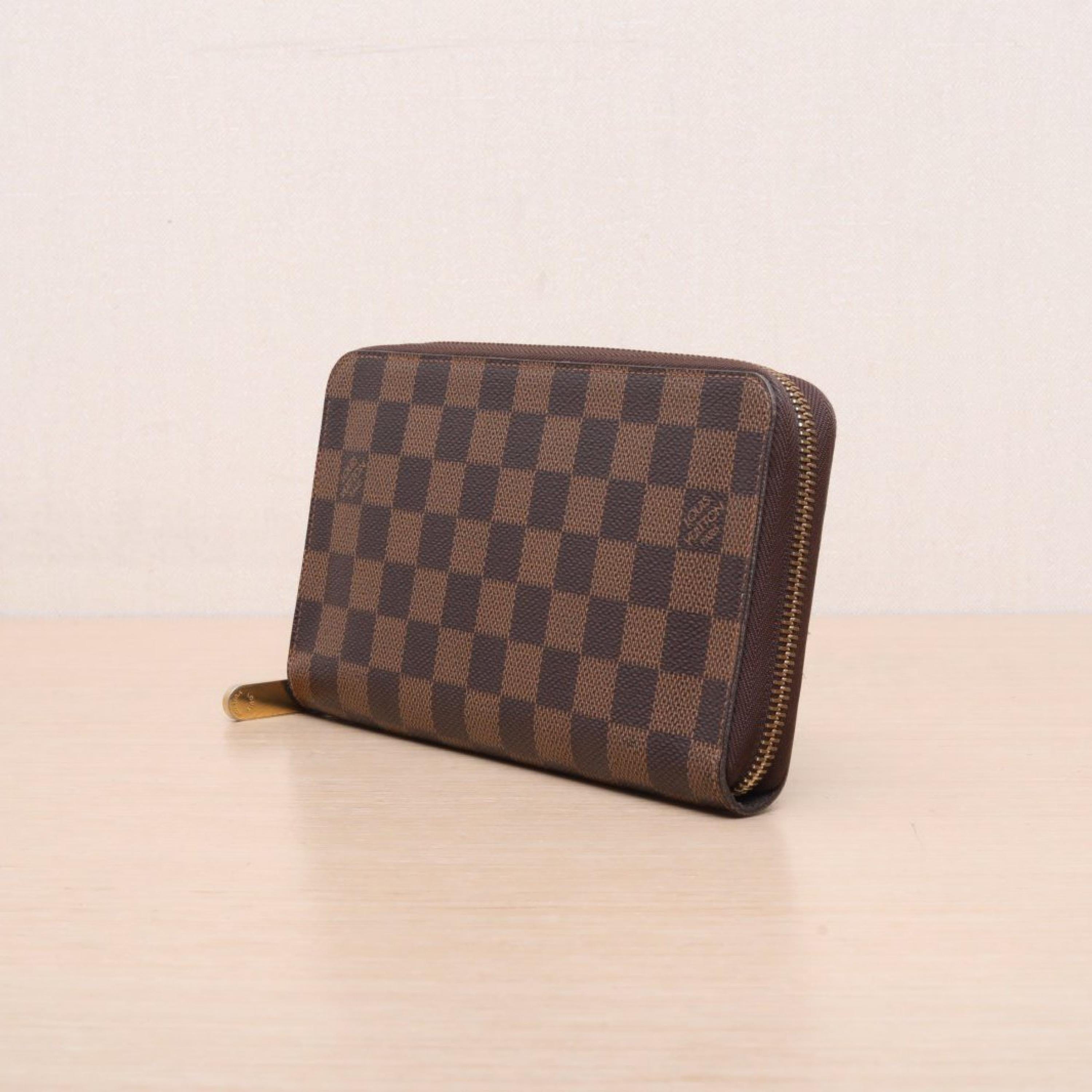 Louis Vuitton Louis Vuitton Brown Checkerboard PVC 2012 Long Zip-Around Checkerboard Wallet
No accessories ALC3155