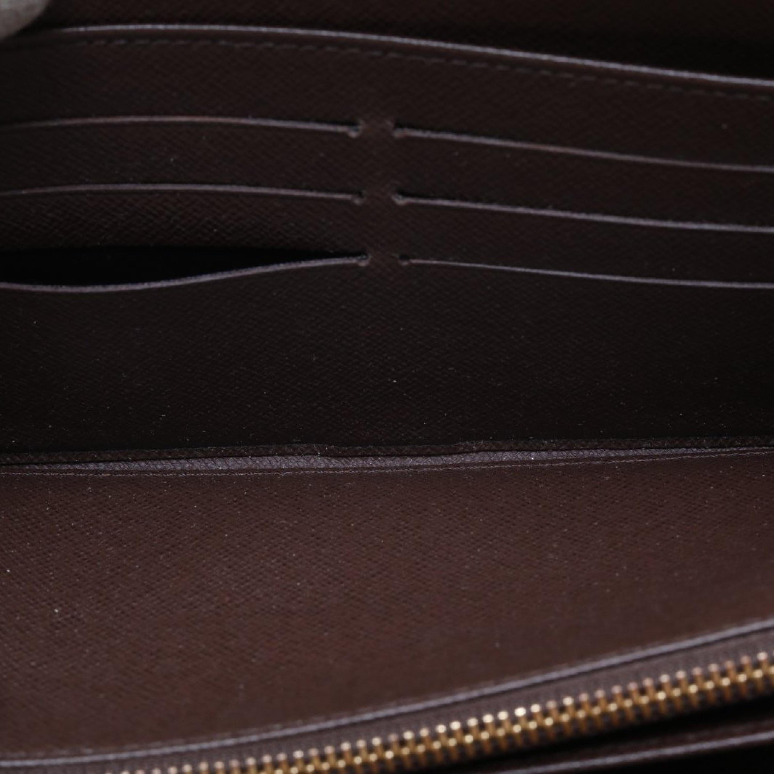 Louis Vuitton Louis Vuitton Brown Checkerboard PVC 2012 Long Zip-Around Checkerboard Wallet
No accessories ALC3155