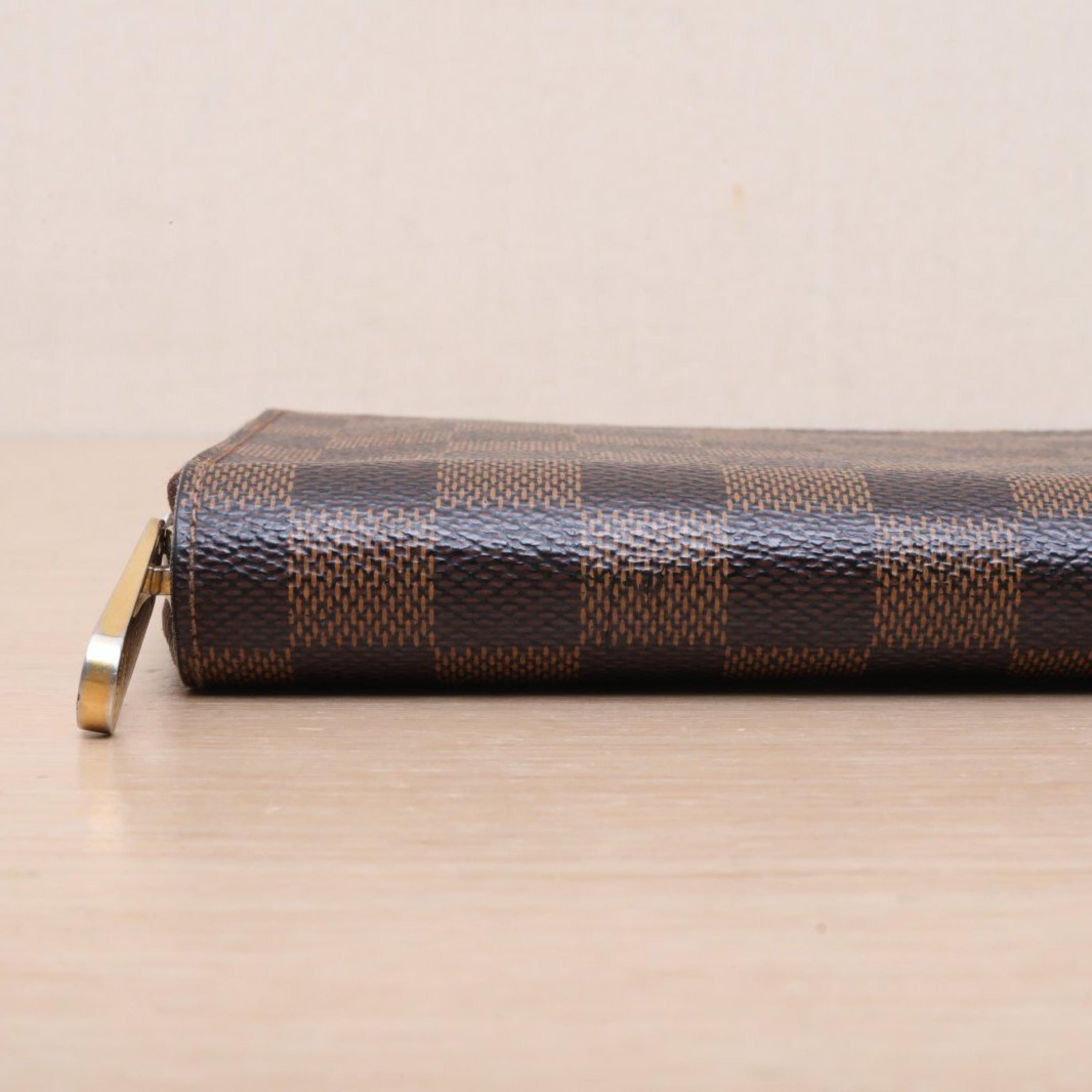 Louis Vuitton Louis Vuitton Brown Checkerboard PVC 2012 Long Zip-Around Checkerboard Wallet
No accessories ALC3155