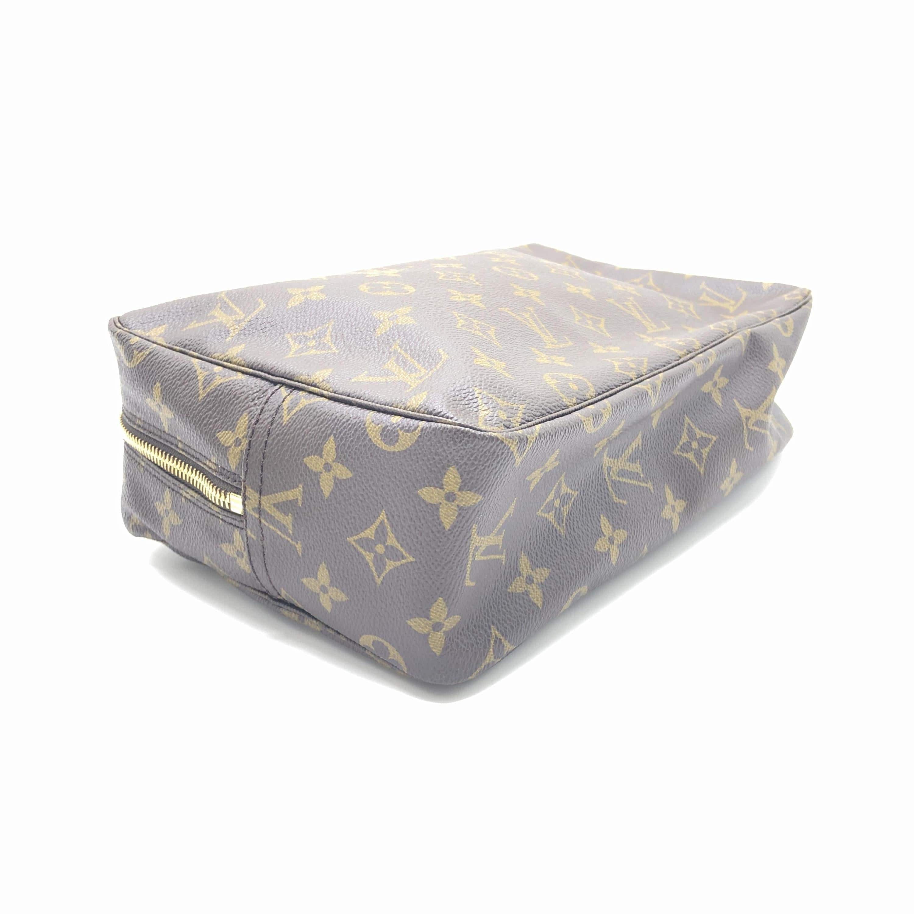 Louis Vuitton Louis Vuitton LV Trousse 28 Monogram ALC3223
