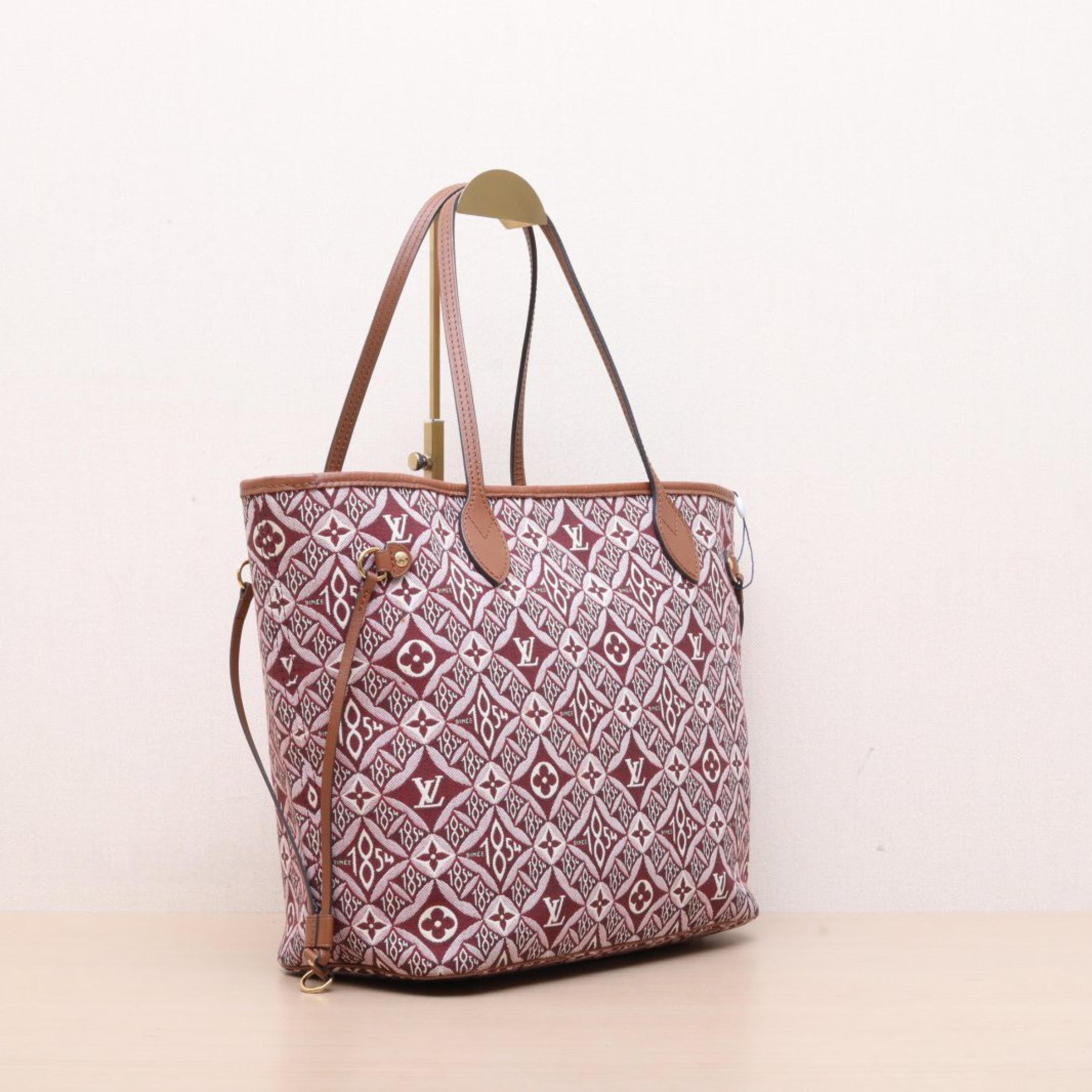 Louis Vuitton Louis Vuitton Neverfull Medium 31 Gamete Bag Red Brown PVC Silver Buckle 2020 1854 Print
sub-bag ALC3183