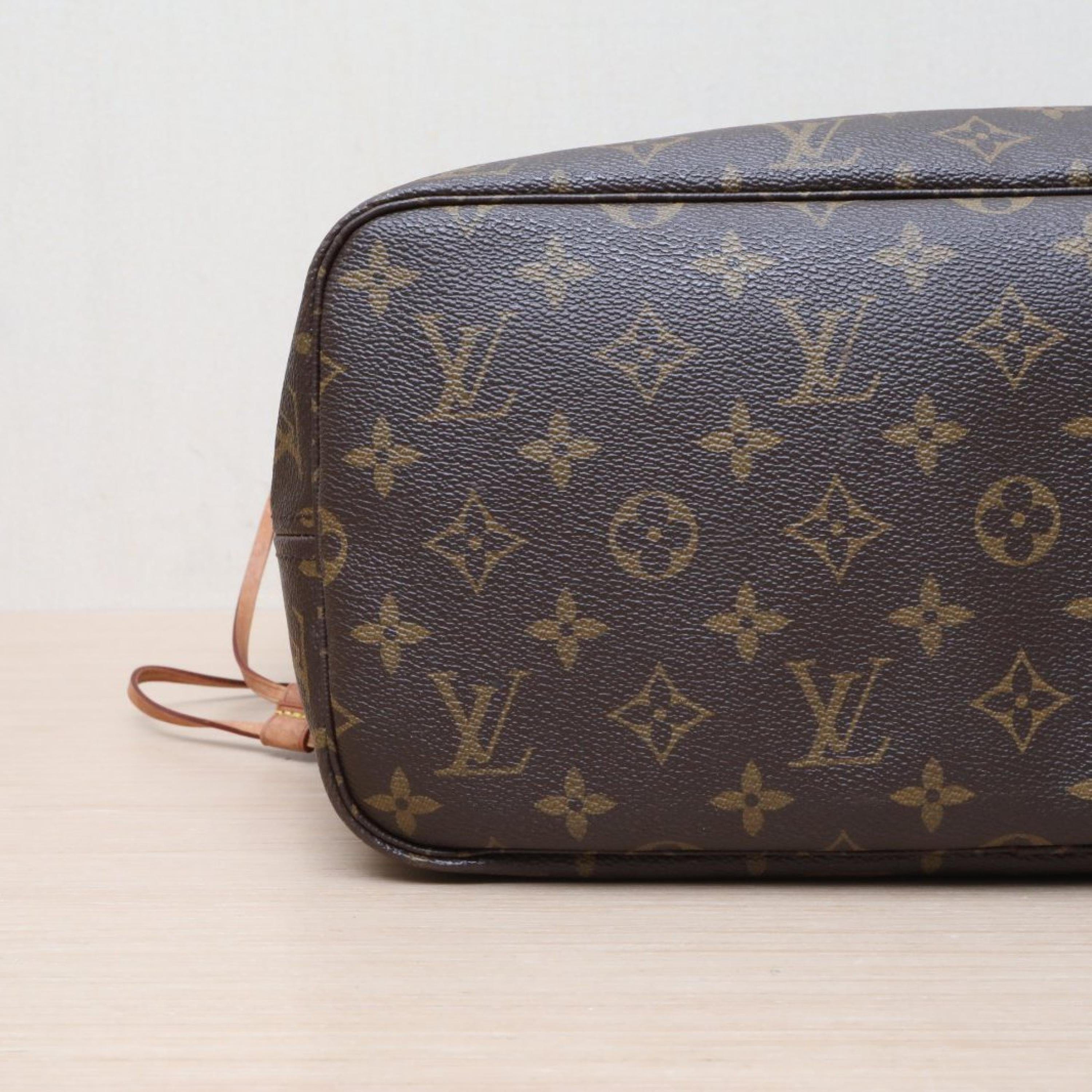 Louis Vuitton Louis Vuitton Neverfull Medium 31-Gamete Bag with Monogram PVC and Gold Buckle (2018 Badge)
sub-bag ALC3151