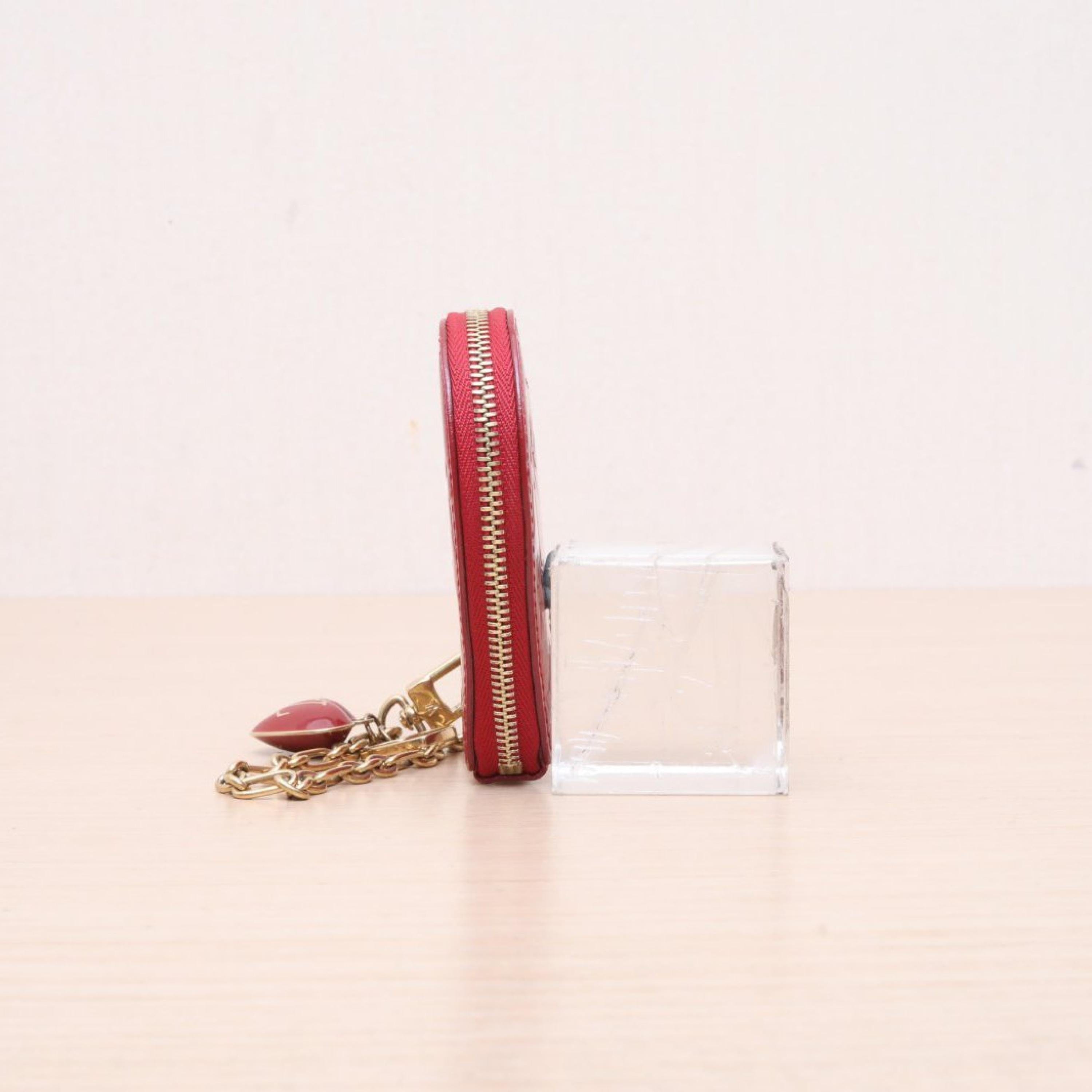 Louis Vuitton Louis Vuitton Red Patent Leather Heart Coin Purse
No accessories ALC3162