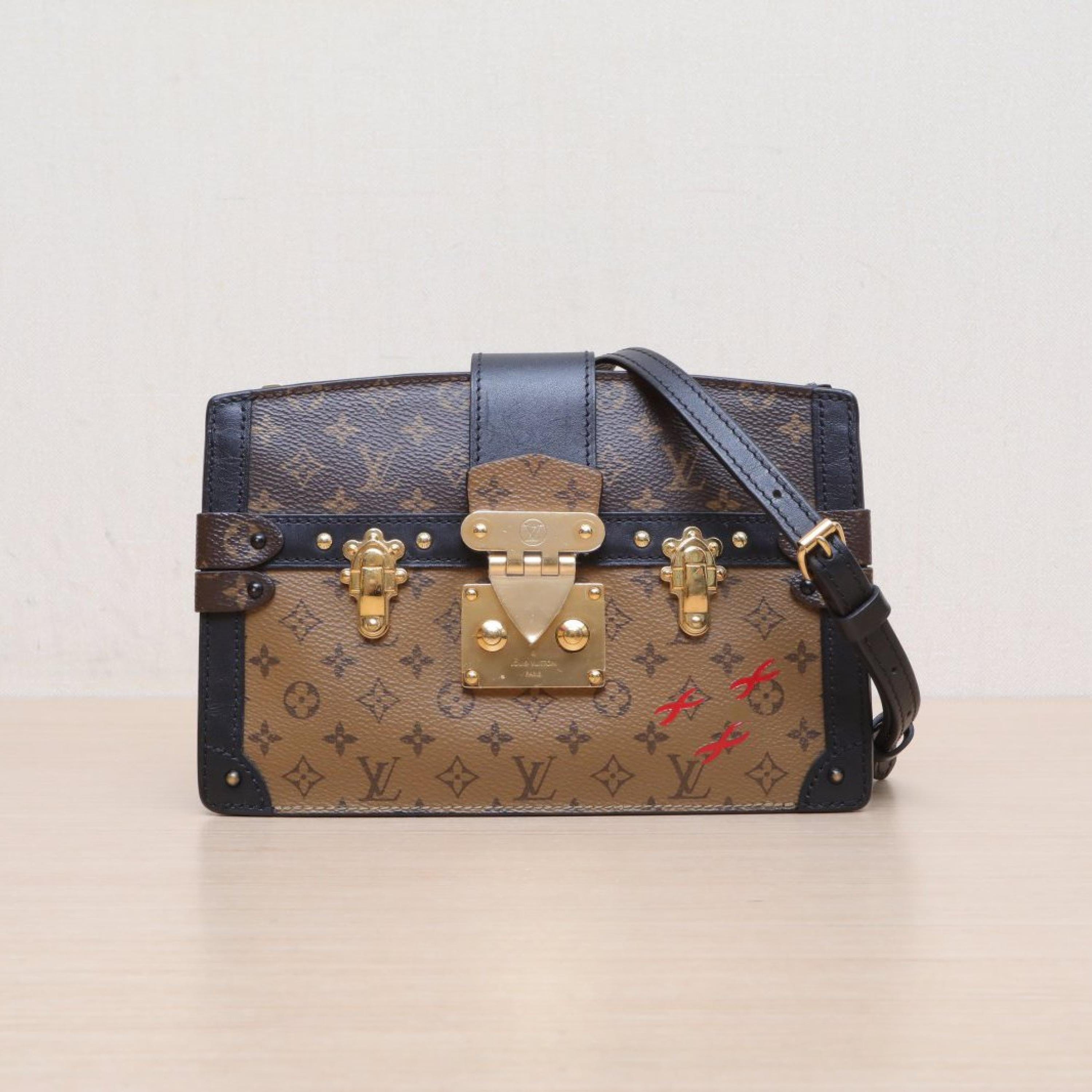 Louis Vuitton Louis Vuitton Trunk Clutch Soft Box Bag Colorblock PVC Chip
shoulder straps ALC3140