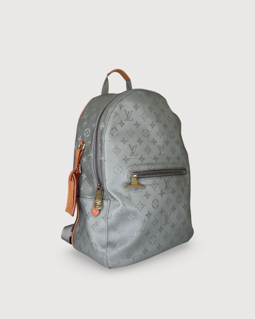 Louis Vuitton Louis Vuitton Rucksack Grey