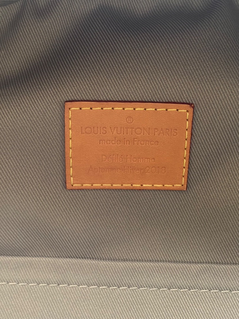 Louis Vuitton Louis Vuitton Rucksack Grey