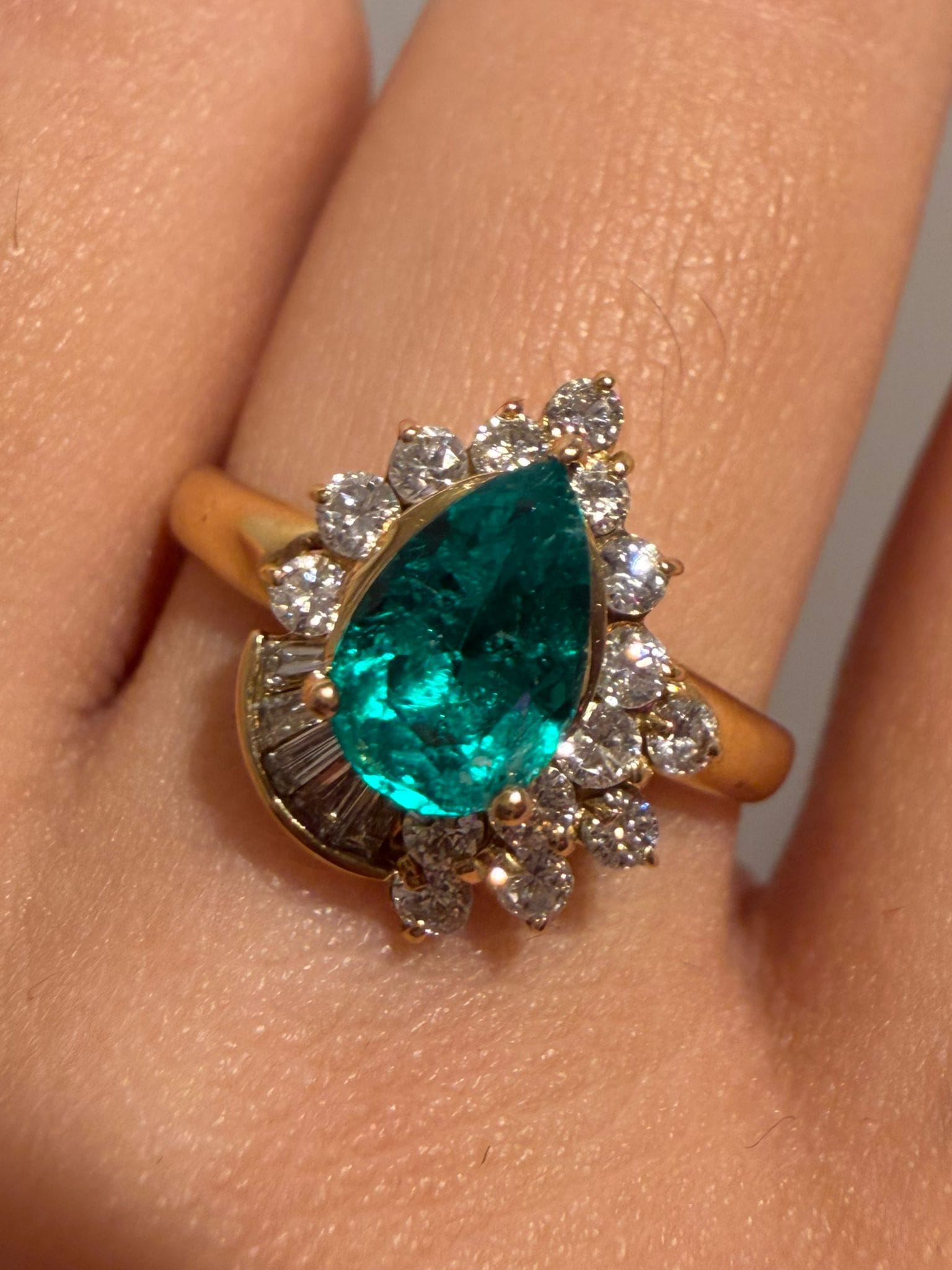 Luxury Promise 18K Colombian Minor Pear Emerald Ring DIA007 JJC1212