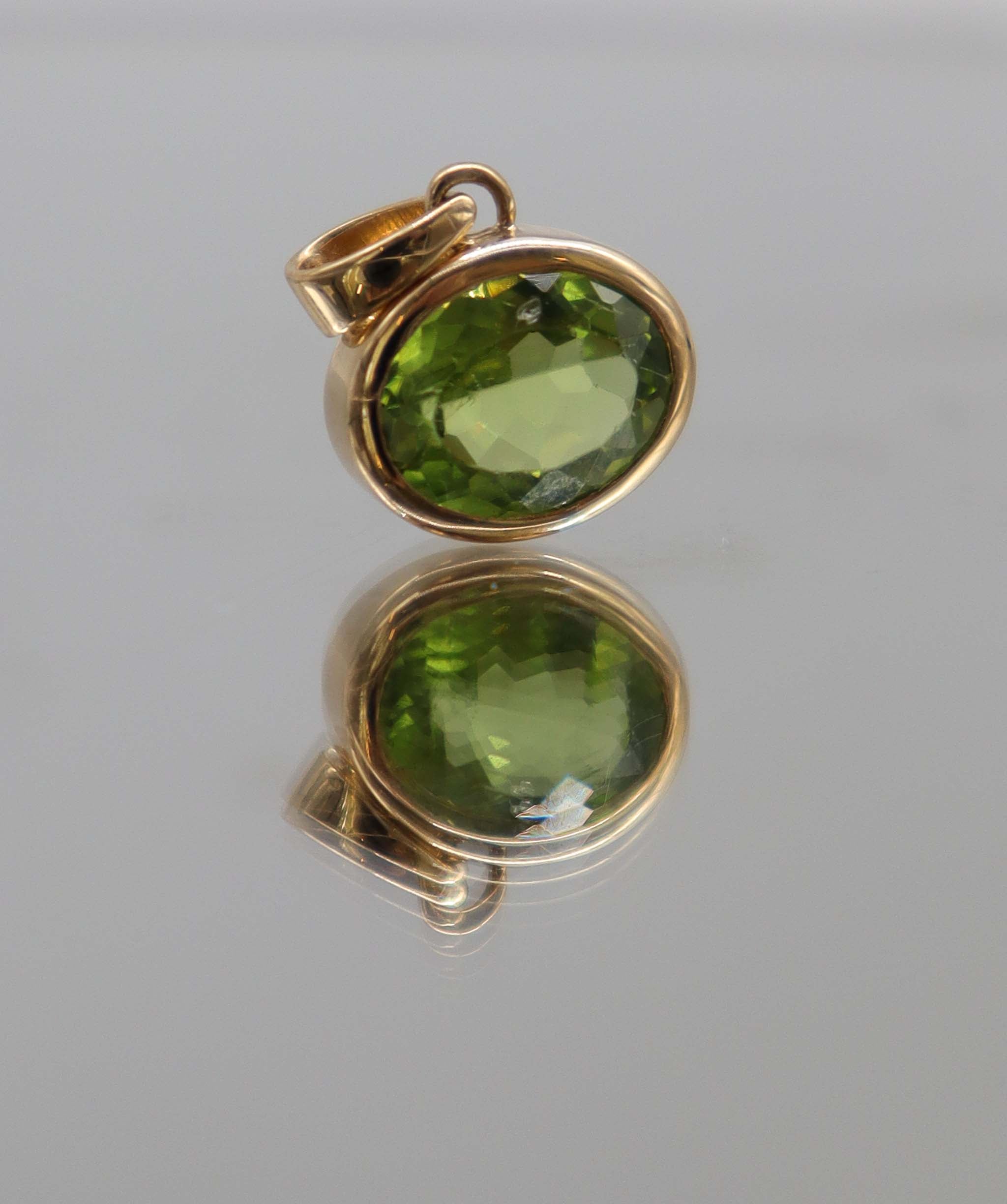 Luxury Promise 2 carat peridot bezel east west 18k dxbd0480c