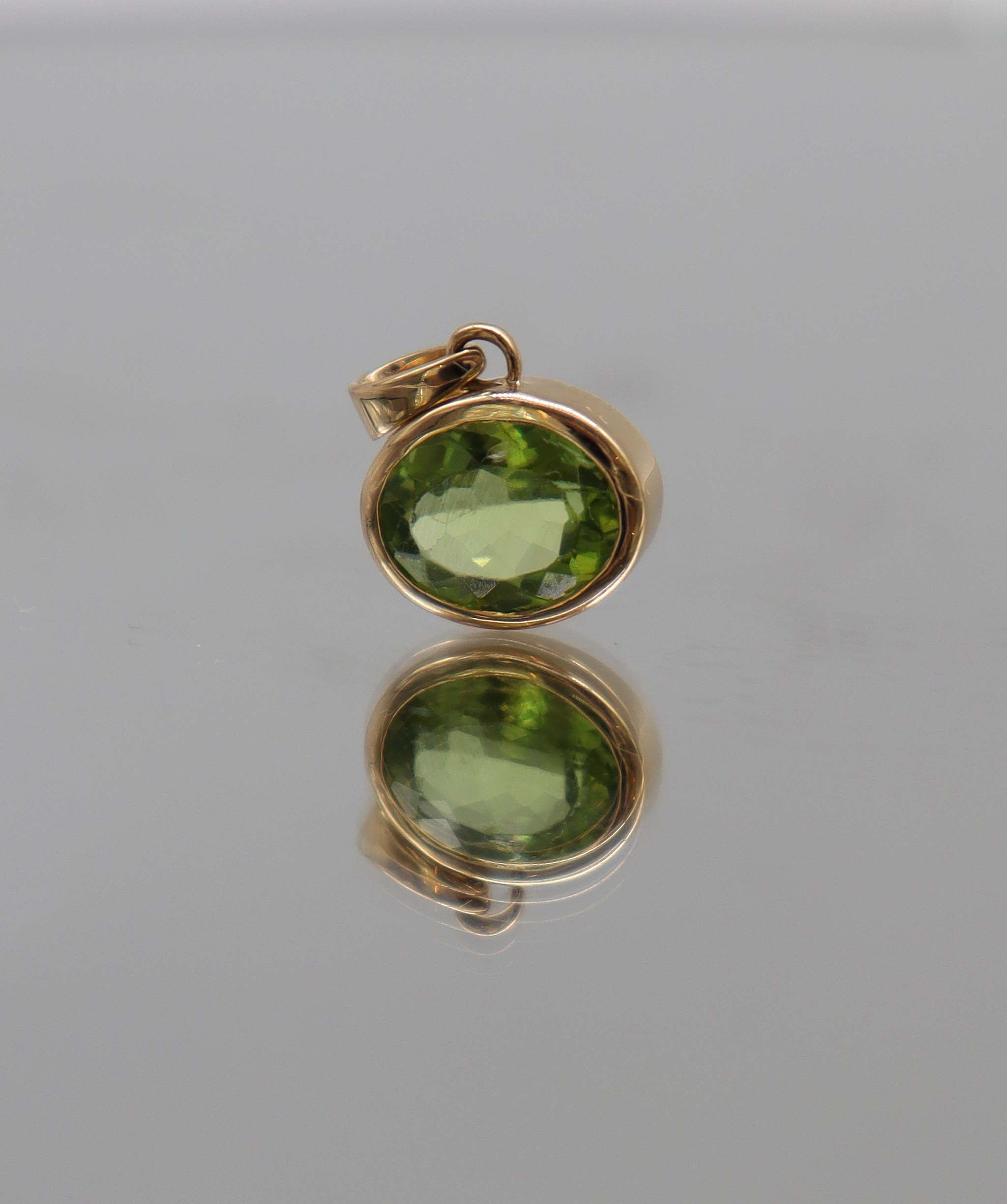 Luxury Promise 2 carat peridot bezel east west 18k dxbd0480c