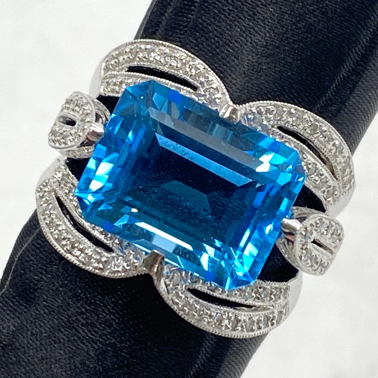 Luxury Promise 25-50460-0 K18WG Blue Pearl Ring BT 8.10 DA 0.40 10.6g