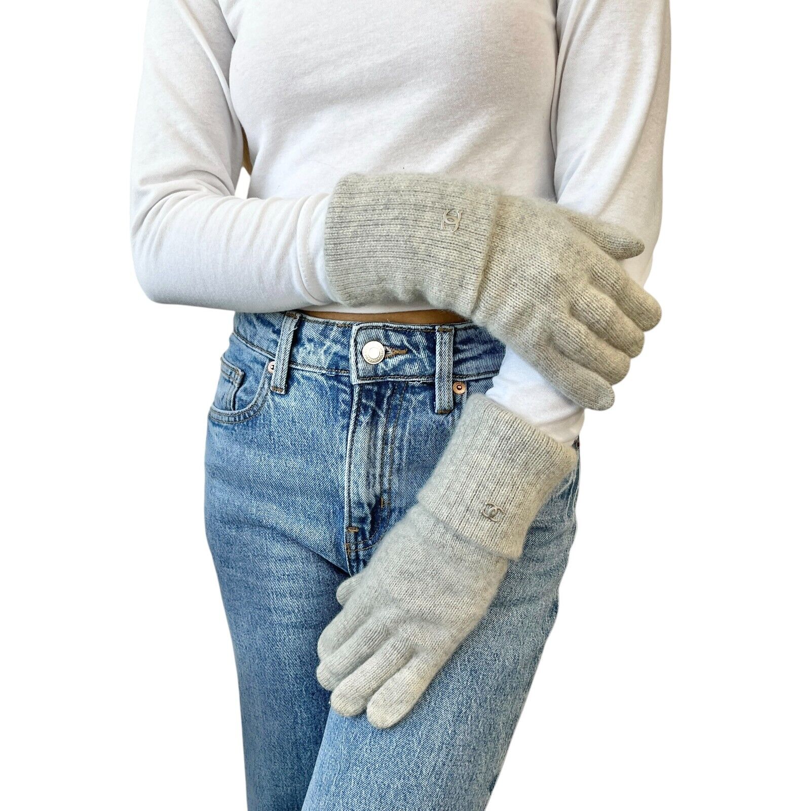 Luxury Promise CHANEL Vintage CC Mark Logo Cashmere Knit Gloves Accessory Gray Silver